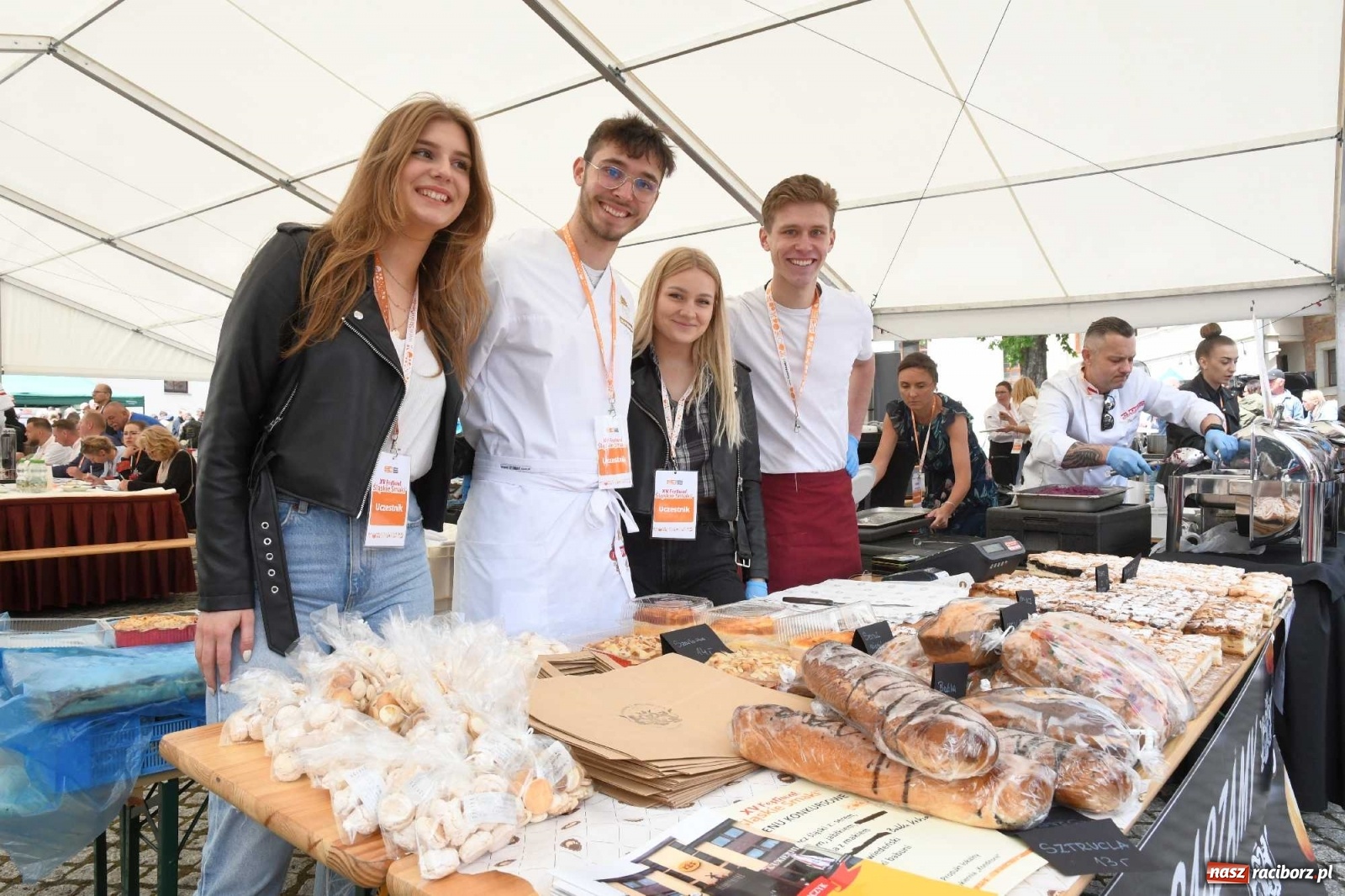 Zdjęcie w galerii na portalu naszraciborz.pl: Kulebele z modrą kapustą, czyli zamkowy dziedziniec tonie w śląskich smakach wiadomości z regionu