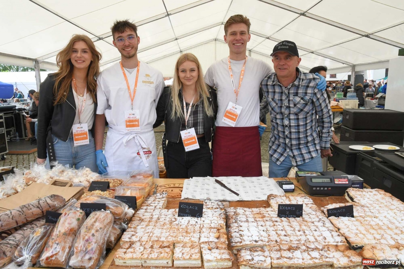 Zdjęcie w galerii na portalu naszraciborz.pl: Kulebele z modrą kapustą, czyli zamkowy dziedziniec tonie w śląskich smakach wiadomości z regionu