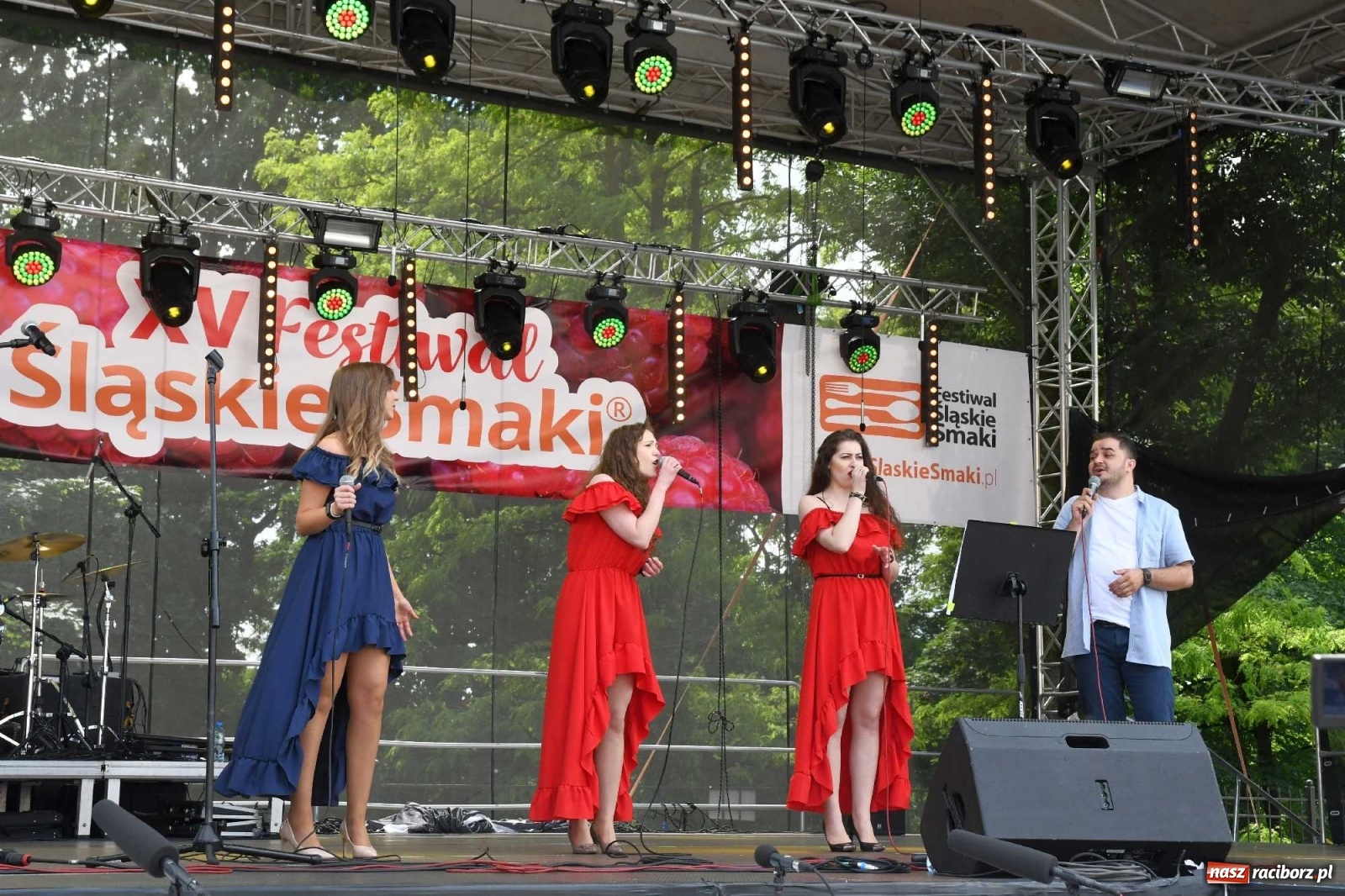 Zdjęcie w galerii na portalu naszraciborz.pl: Kulebele z modrą kapustą, czyli zamkowy dziedziniec tonie w śląskich smakach wiadomości z regionu