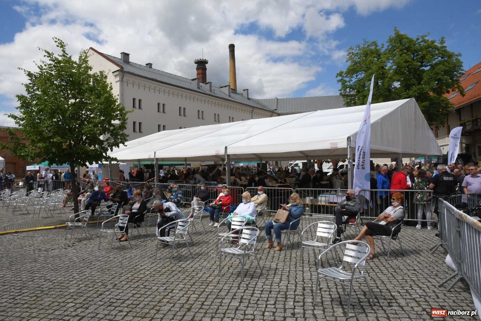 Zdjęcie w galerii na portalu naszraciborz.pl: Kulebele z modrą kapustą, czyli zamkowy dziedziniec tonie w śląskich smakach wiadomości z regionu
