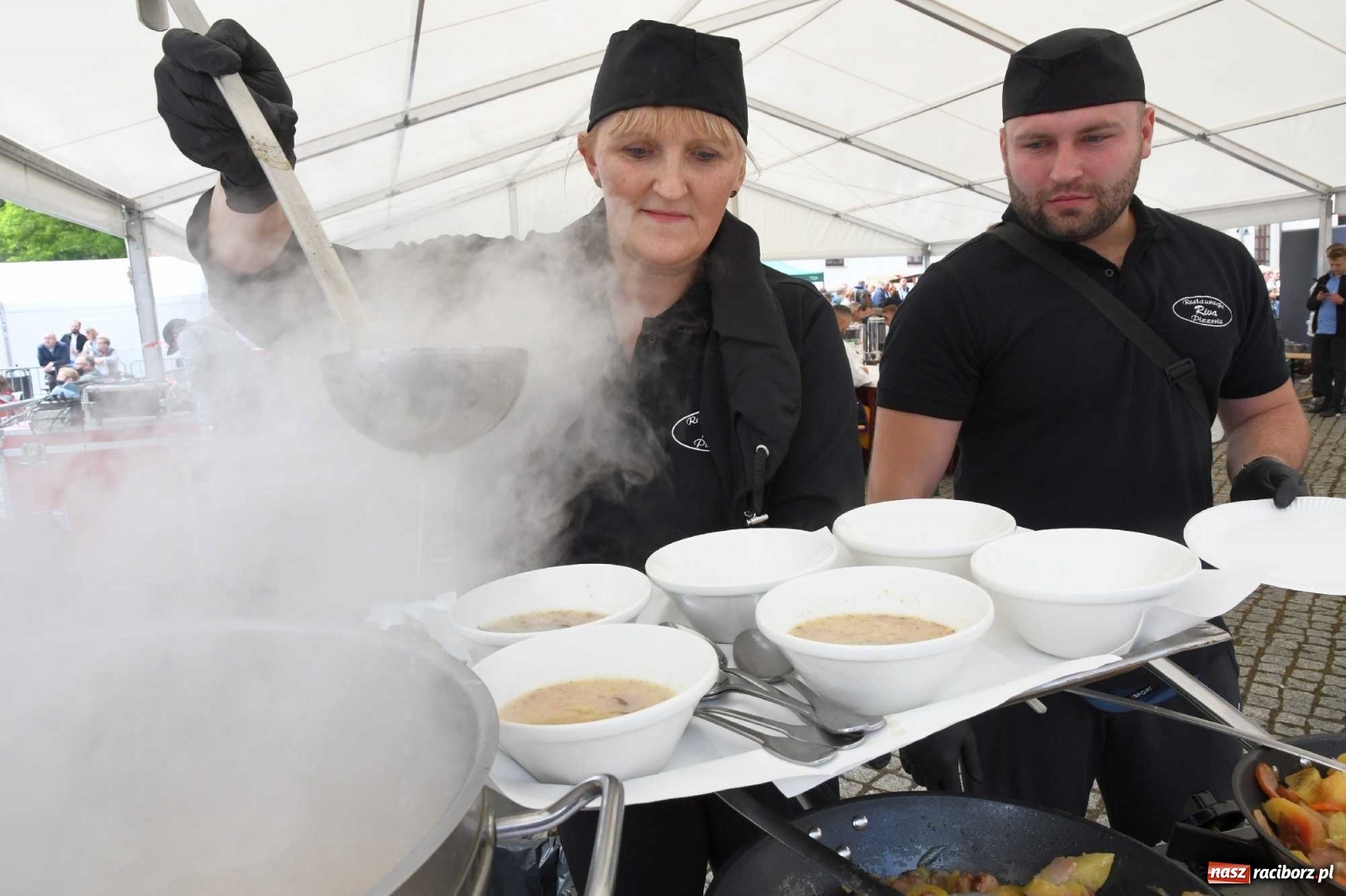 Zdjęcie w galerii na portalu naszraciborz.pl: Kulebele z modrą kapustą, czyli zamkowy dziedziniec tonie w śląskich smakach wiadomości z regionu