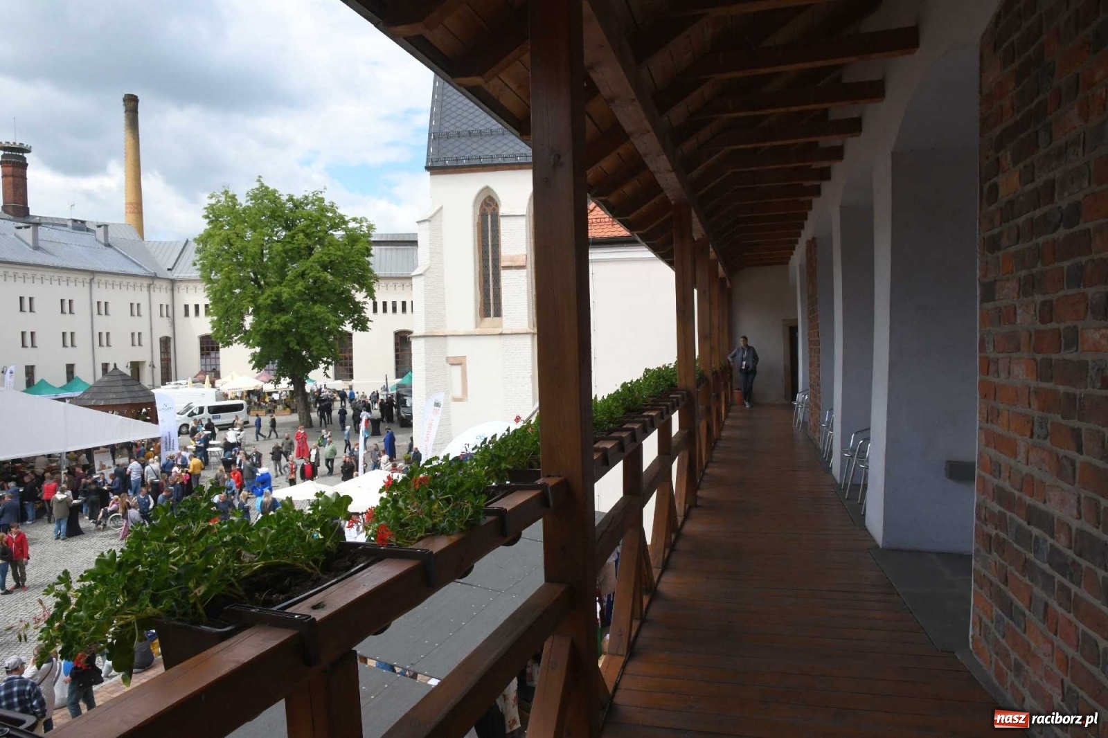 Zdjęcie w galerii na portalu naszraciborz.pl: Kulebele z modrą kapustą, czyli zamkowy dziedziniec tonie w śląskich smakach wiadomości z regionu