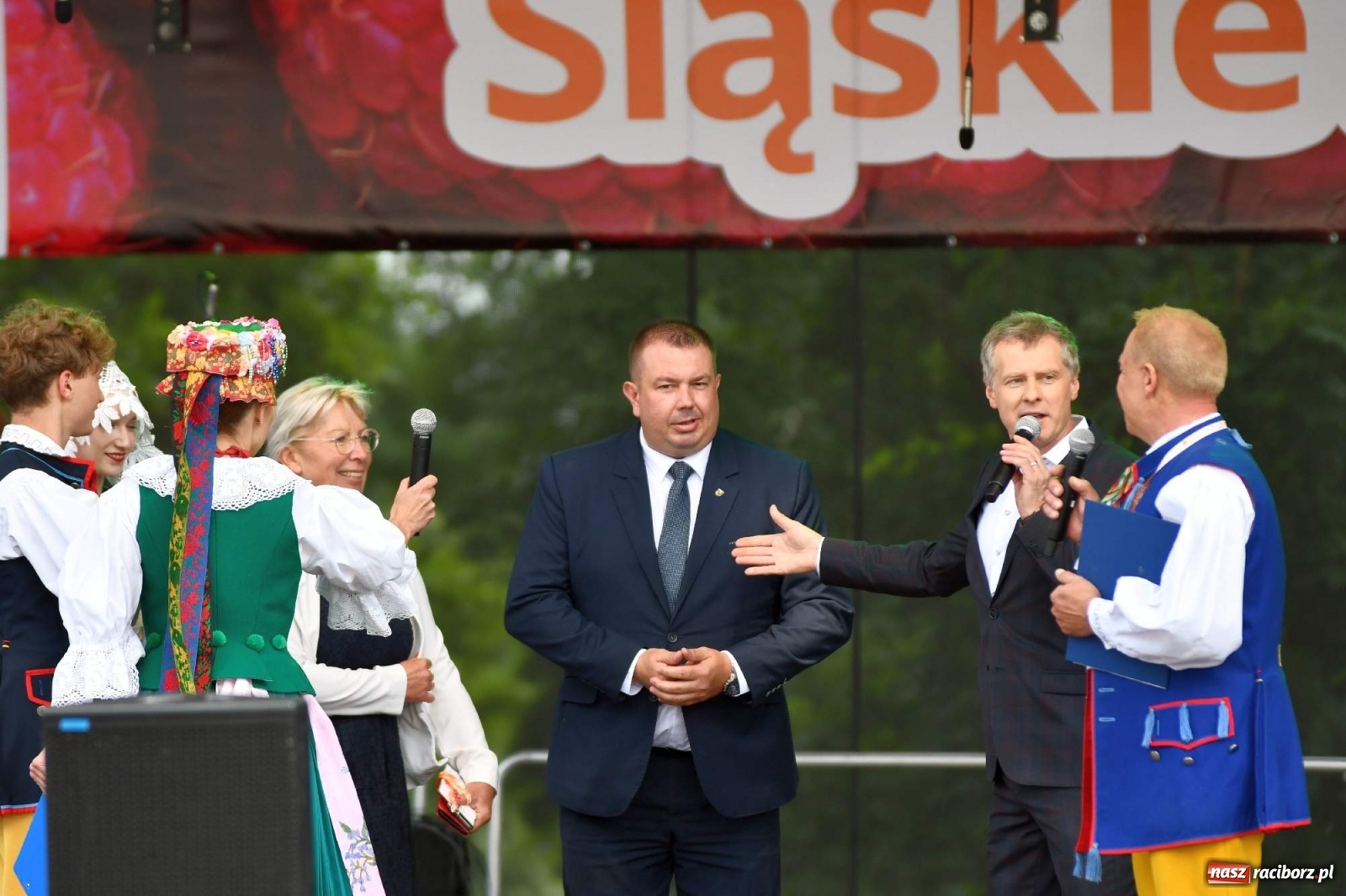 Zdjęcie w galerii na portalu naszraciborz.pl: Kulebele z modrą kapustą, czyli zamkowy dziedziniec tonie w śląskich smakach wiadomości z regionu