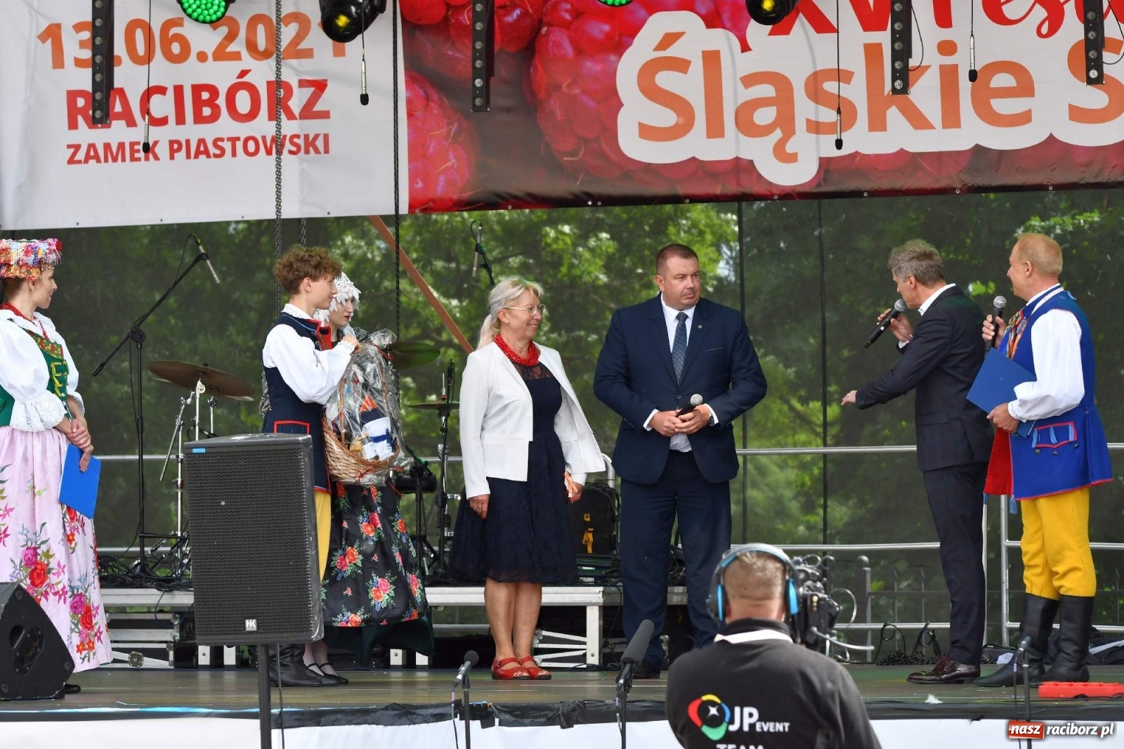 Zdjęcie w galerii na portalu naszraciborz.pl: Kulebele z modrą kapustą, czyli zamkowy dziedziniec tonie w śląskich smakach wiadomości z regionu