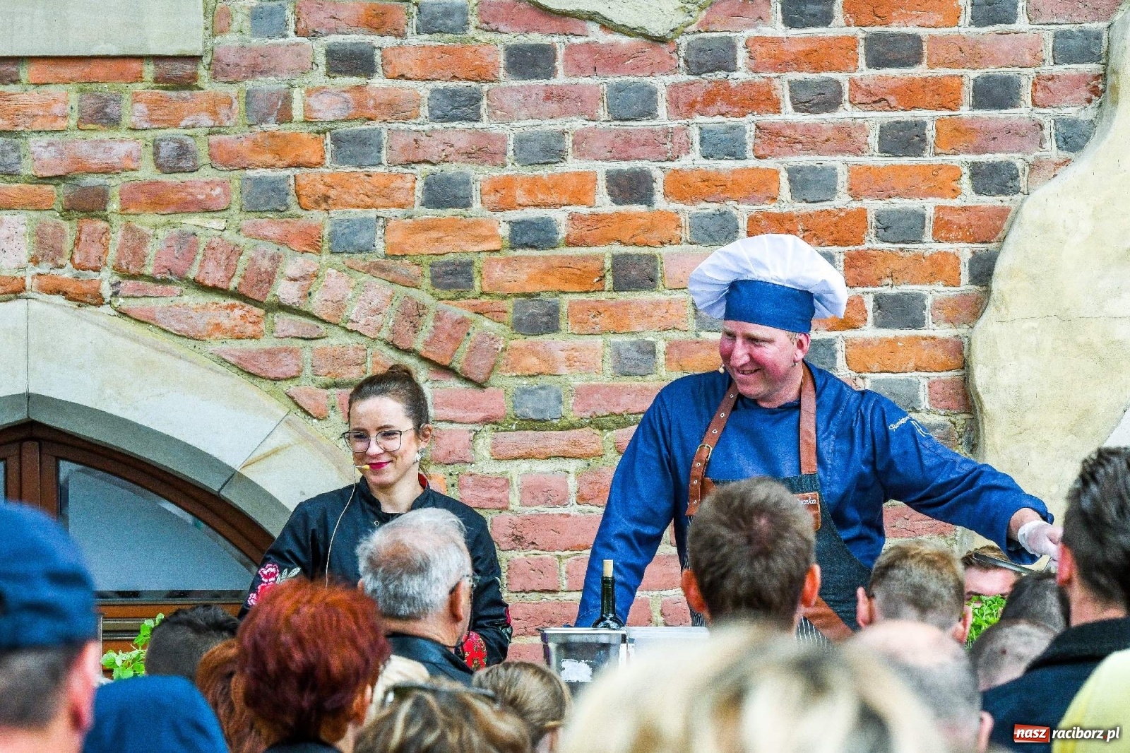 Zdjęcie w galerii na portalu naszraciborz.pl: Kulebele z modrą kapustą, czyli zamkowy dziedziniec tonie w śląskich smakach wiadomości z regionu