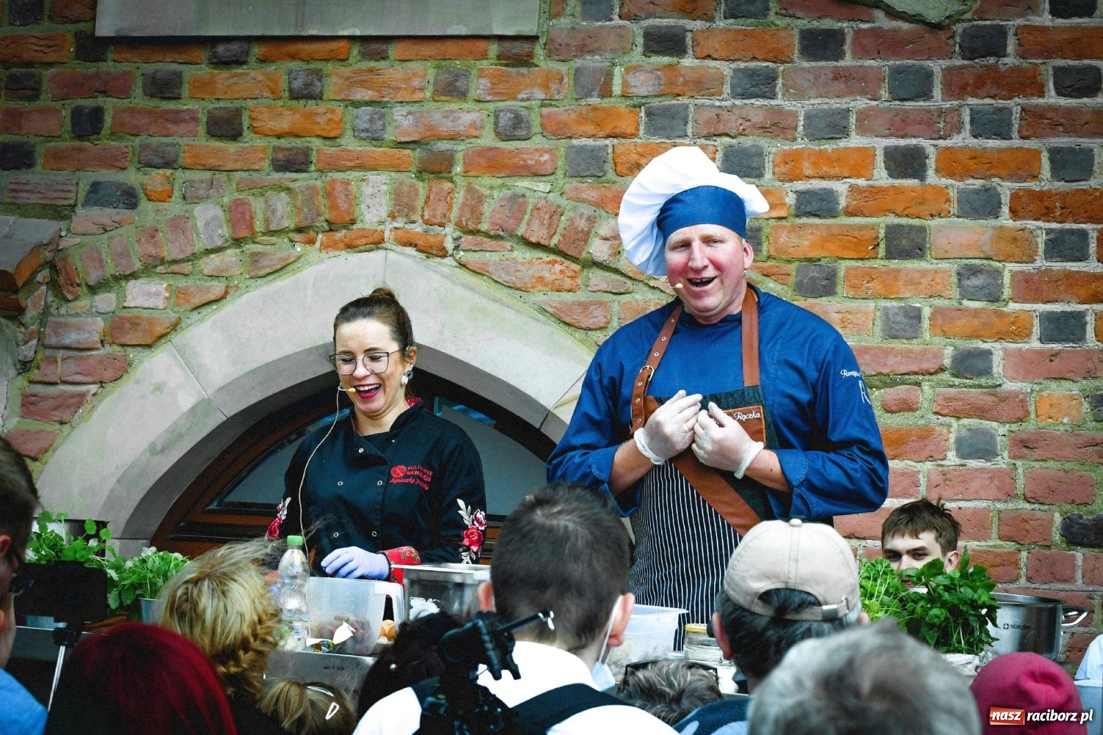 Zdjęcie w galerii na portalu naszraciborz.pl: Kulebele z modrą kapustą, czyli zamkowy dziedziniec tonie w śląskich smakach wiadomości z regionu