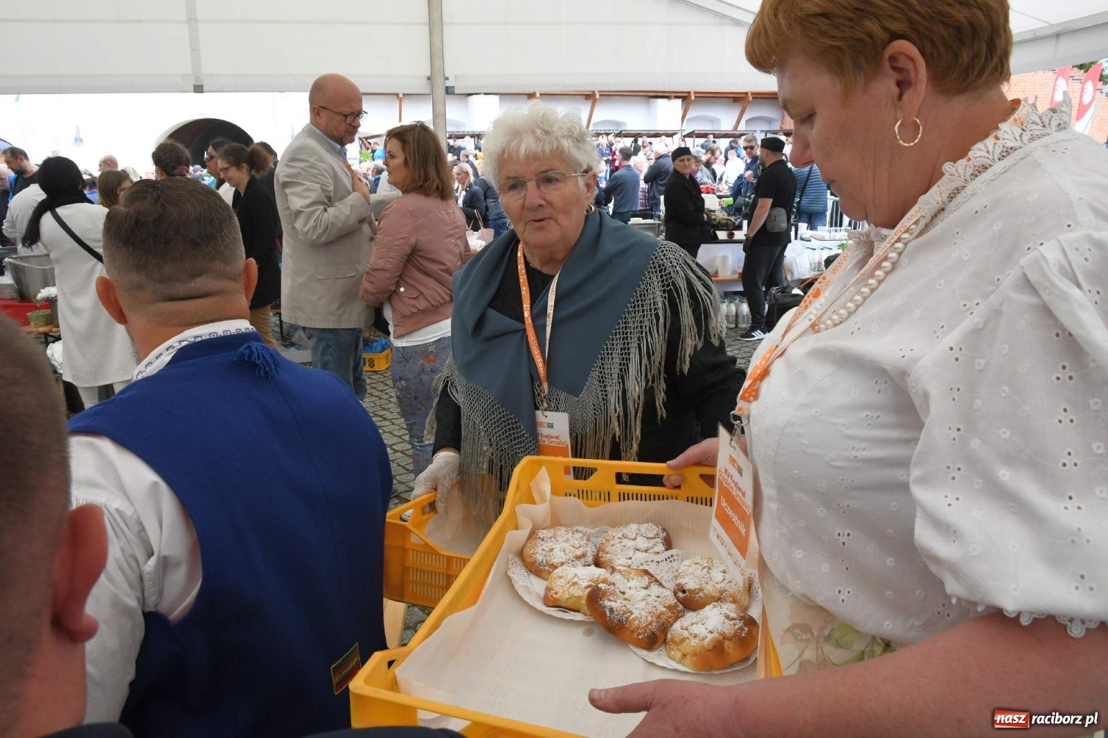 Zdjęcie w galerii na portalu naszraciborz.pl: Kulebele z modrą kapustą, czyli zamkowy dziedziniec tonie w śląskich smakach wiadomości z regionu