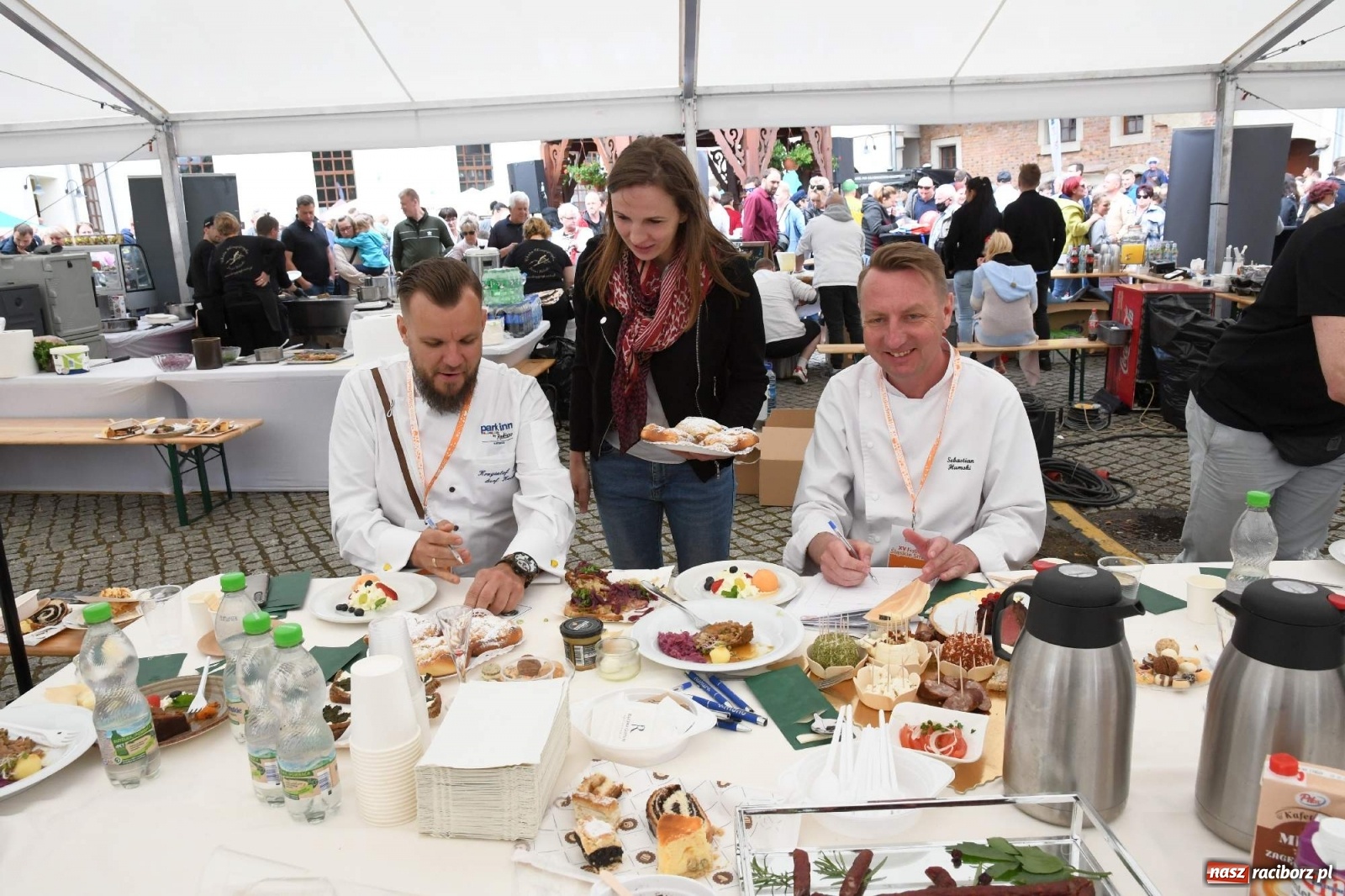 Zdjęcie w galerii na portalu naszraciborz.pl: Kulebele z modrą kapustą, czyli zamkowy dziedziniec tonie w śląskich smakach wiadomości z regionu