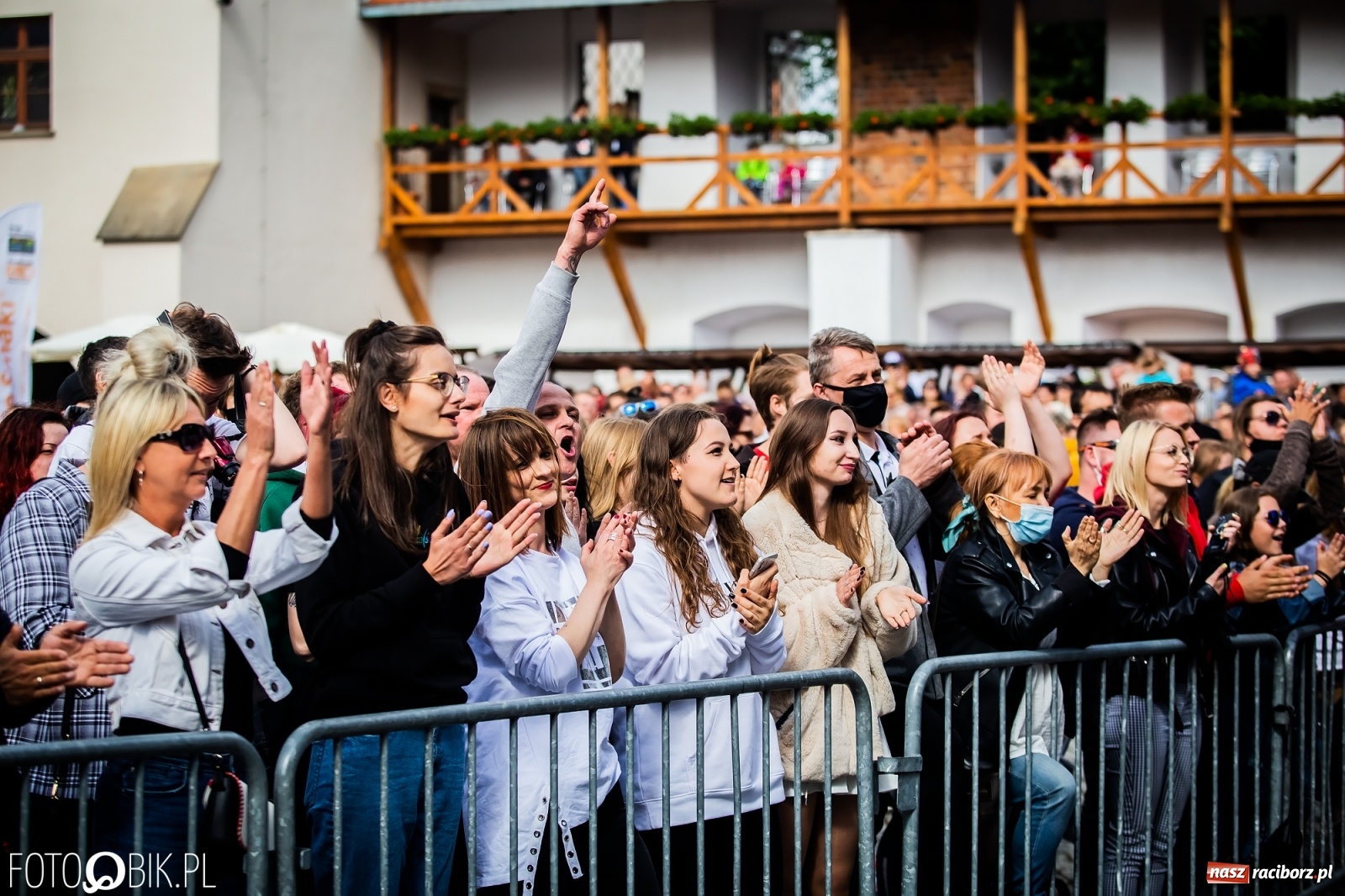 Zdjęcie w galerii na portalu naszraciborz.pl: Kulebele z modrą kapustą, czyli zamkowy dziedziniec tonie w śląskich smakach wiadomości z regionu