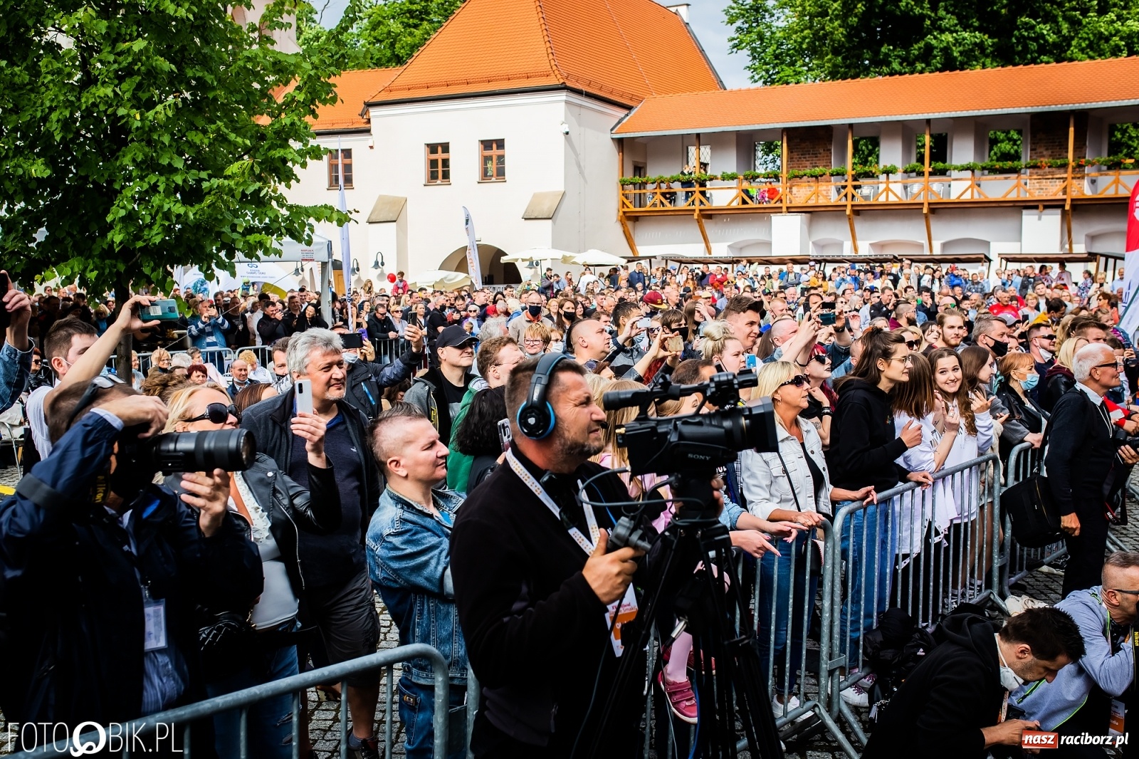 Zdjęcie w galerii na portalu naszraciborz.pl: Kulebele z modrą kapustą, czyli zamkowy dziedziniec tonie w śląskich smakach wiadomości z regionu