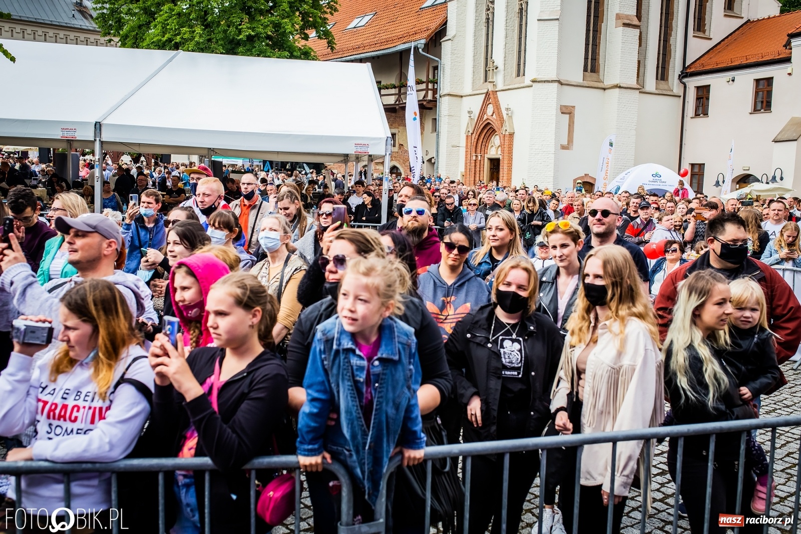 Zdjęcie w galerii na portalu naszraciborz.pl: Kulebele z modrą kapustą, czyli zamkowy dziedziniec tonie w śląskich smakach wiadomości z regionu