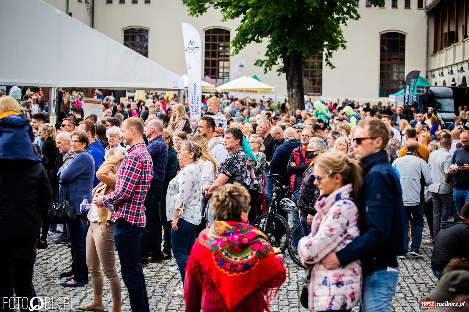 Zdjęcie w galerii na portalu naszraciborz.pl: Kulebele z modrą kapustą, czyli zamkowy dziedziniec tonie w śląskich smakach wiadomości z regionu