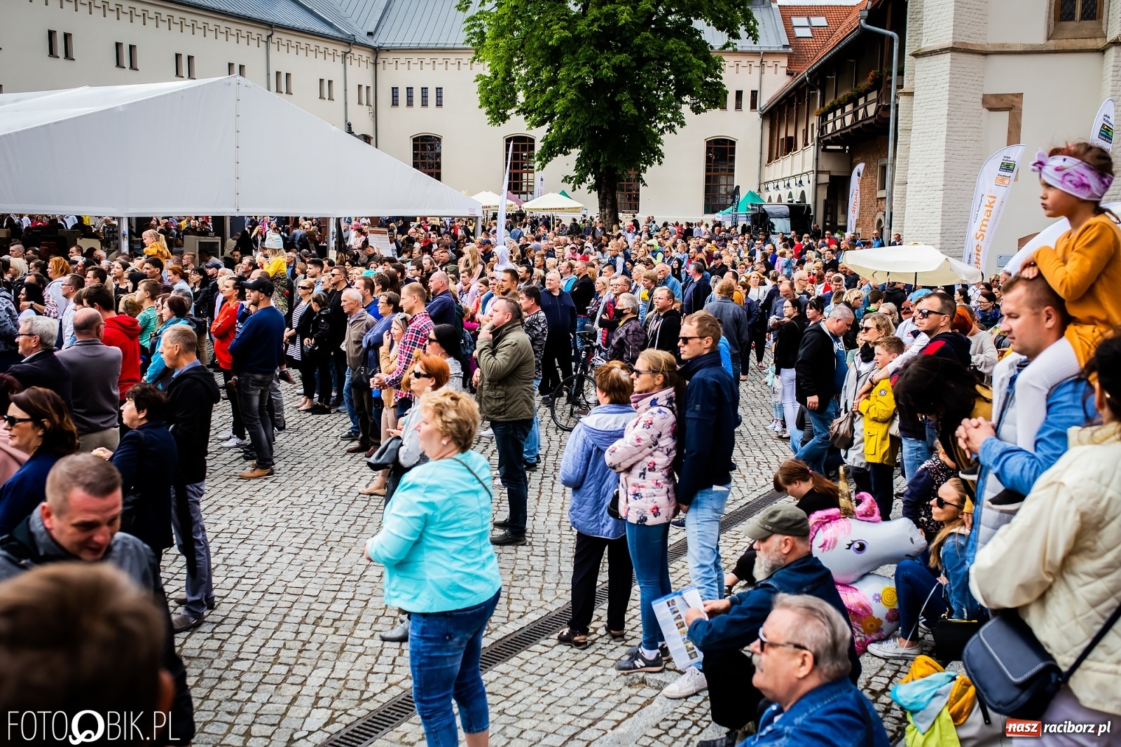 Zdjęcie w galerii na portalu naszraciborz.pl: Kulebele z modrą kapustą, czyli zamkowy dziedziniec tonie w śląskich smakach wiadomości z regionu