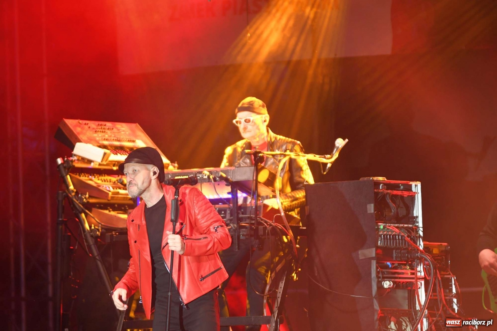 Zdjęcie w galerii na portalu naszraciborz.pl: Nietykalni, czyli Kombi na zamku w Raciborzu wiadomości z regionu