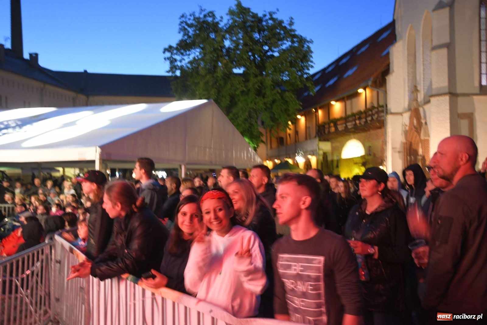 Zdjęcie w galerii na portalu naszraciborz.pl: Nietykalni, czyli Kombi na zamku w Raciborzu wiadomości z regionu
