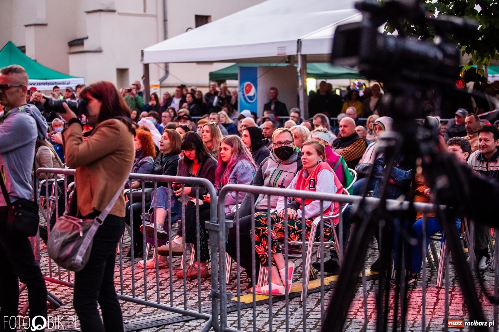 Zdjęcie w galerii na portalu naszraciborz.pl: Nietykalni, czyli Kombi na zamku w Raciborzu wiadomości z regionu