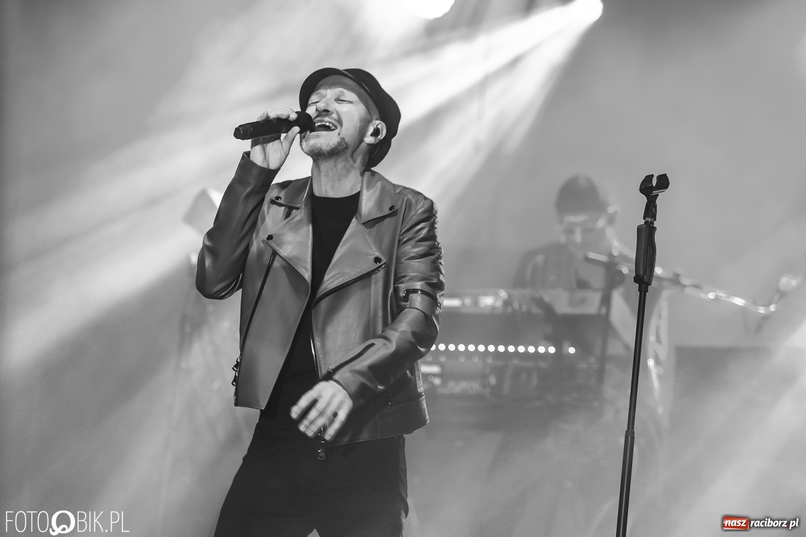 Zdjęcie w galerii na portalu naszraciborz.pl: Nietykalni, czyli Kombi na zamku w Raciborzu wiadomości z regionu