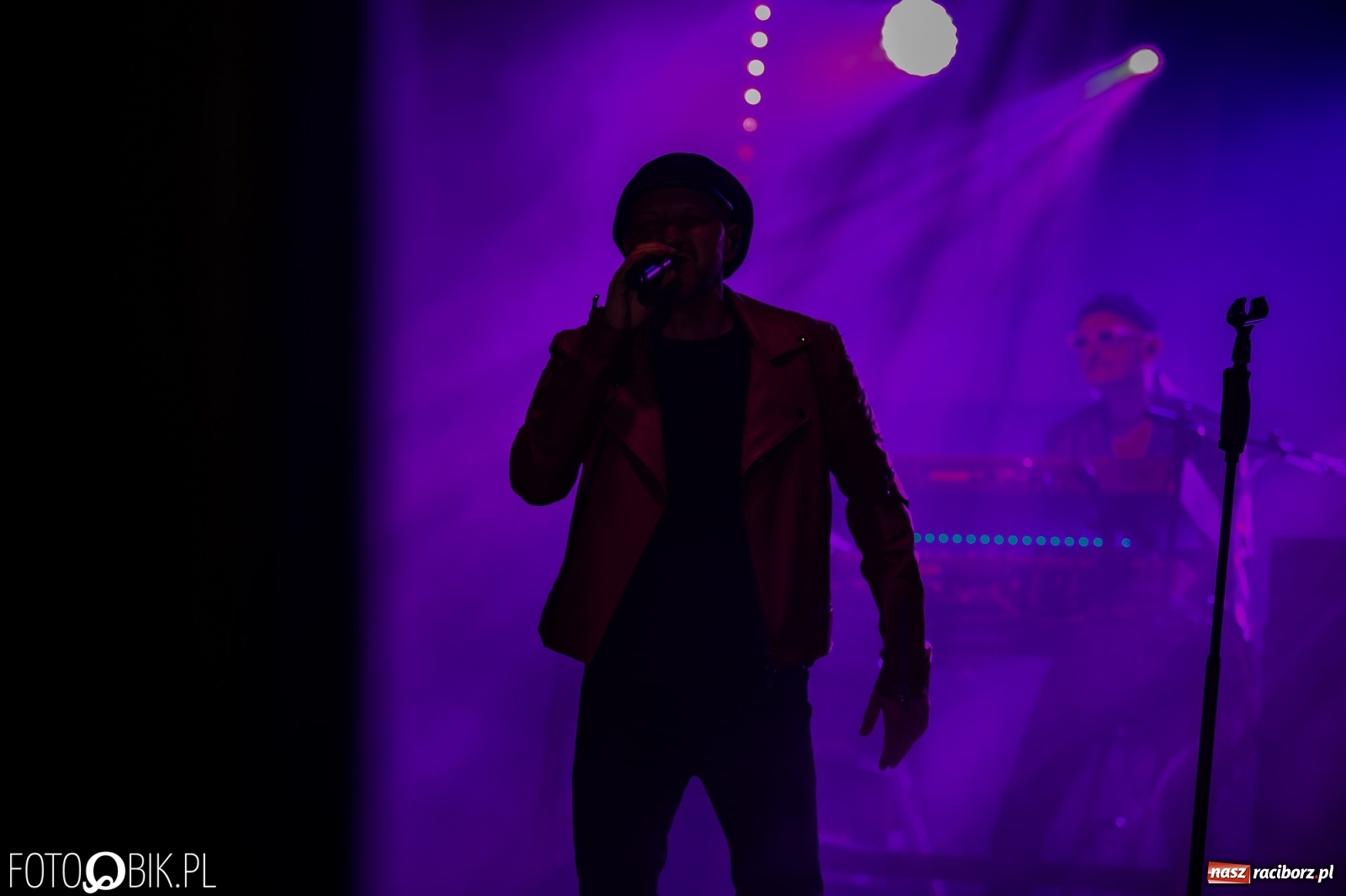 Zdjęcie w galerii na portalu naszraciborz.pl: Nietykalni, czyli Kombi na zamku w Raciborzu wiadomości z regionu