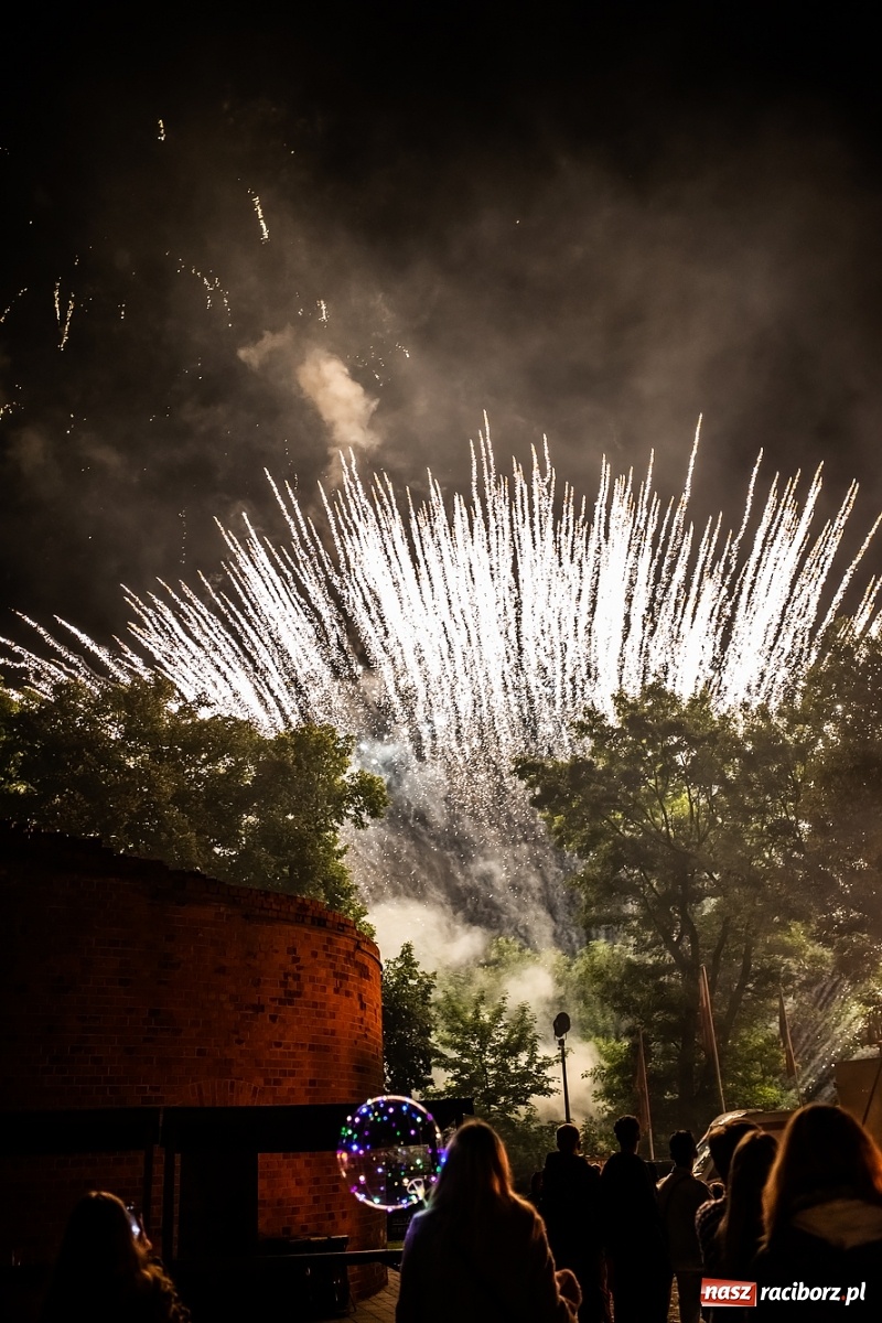 Zdjęcie w galerii na portalu naszraciborz.pl: Nietykalni, czyli Kombi na zamku w Raciborzu wiadomości z regionu