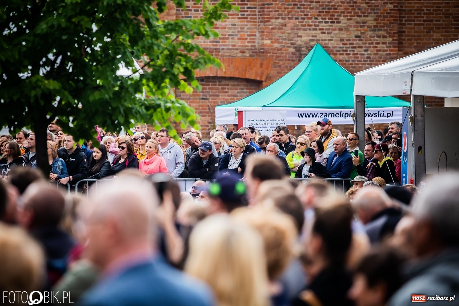 Zdjęcie w galerii na portalu naszraciborz.pl: Zee Zee Woo i VIDEO na zamkowej scenie wiadomości z regionu