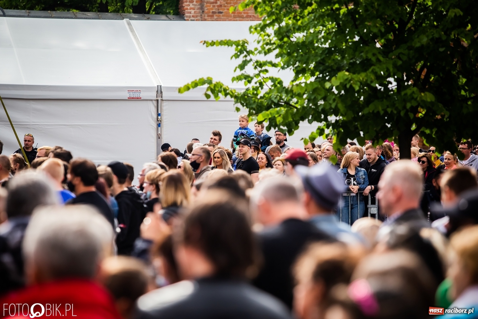 Zdjęcie w galerii na portalu naszraciborz.pl: Zee Zee Woo i VIDEO na zamkowej scenie wiadomości z regionu