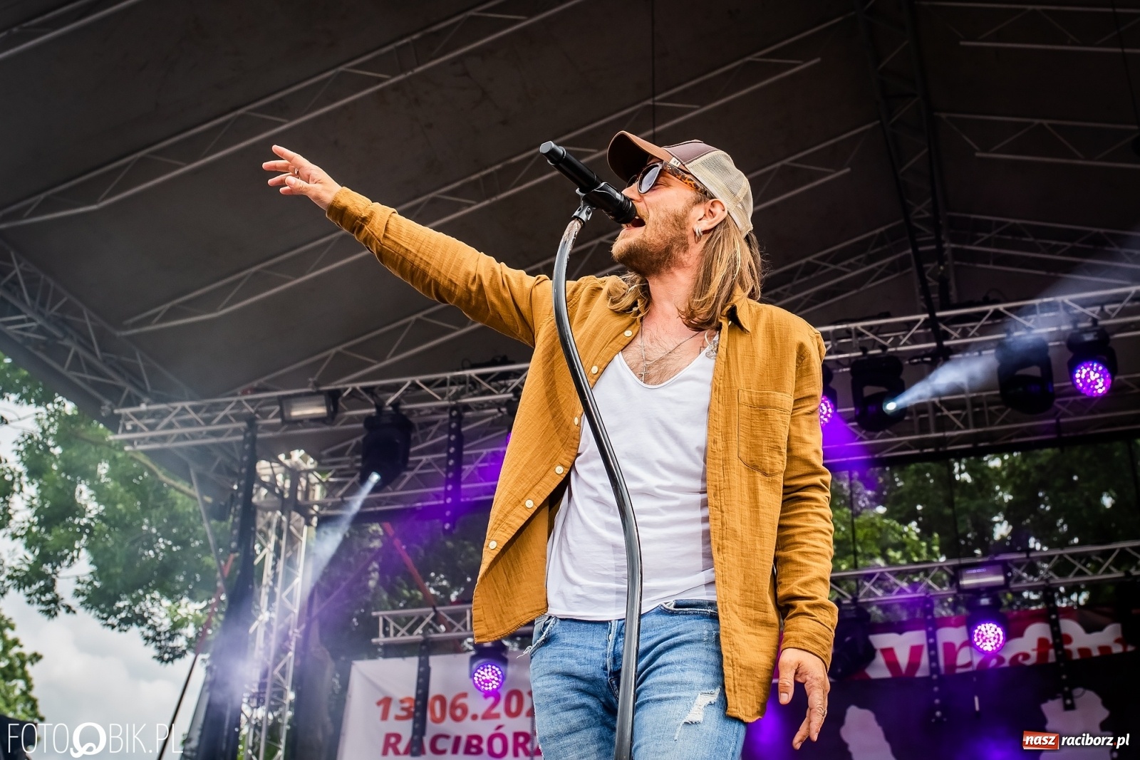 Zdjęcie w galerii na portalu naszraciborz.pl: Zee Zee Woo i VIDEO na zamkowej scenie wiadomości z regionu