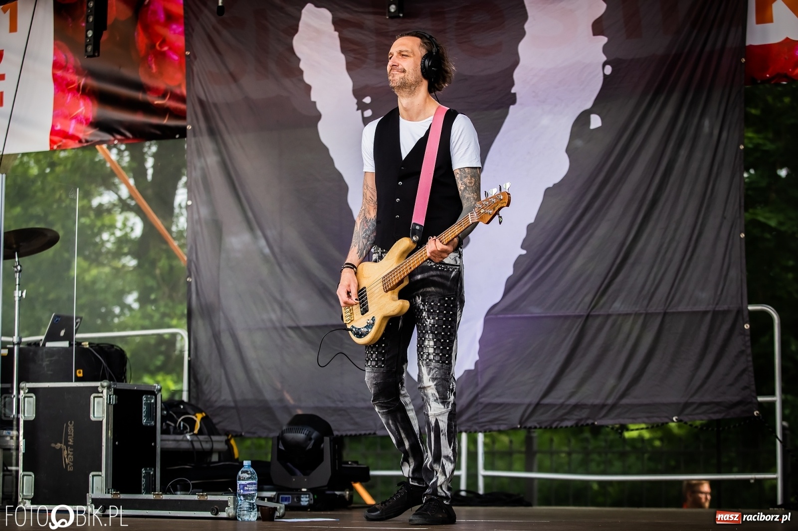 Zdjęcie w galerii na portalu naszraciborz.pl: Zee Zee Woo i VIDEO na zamkowej scenie wiadomości z regionu