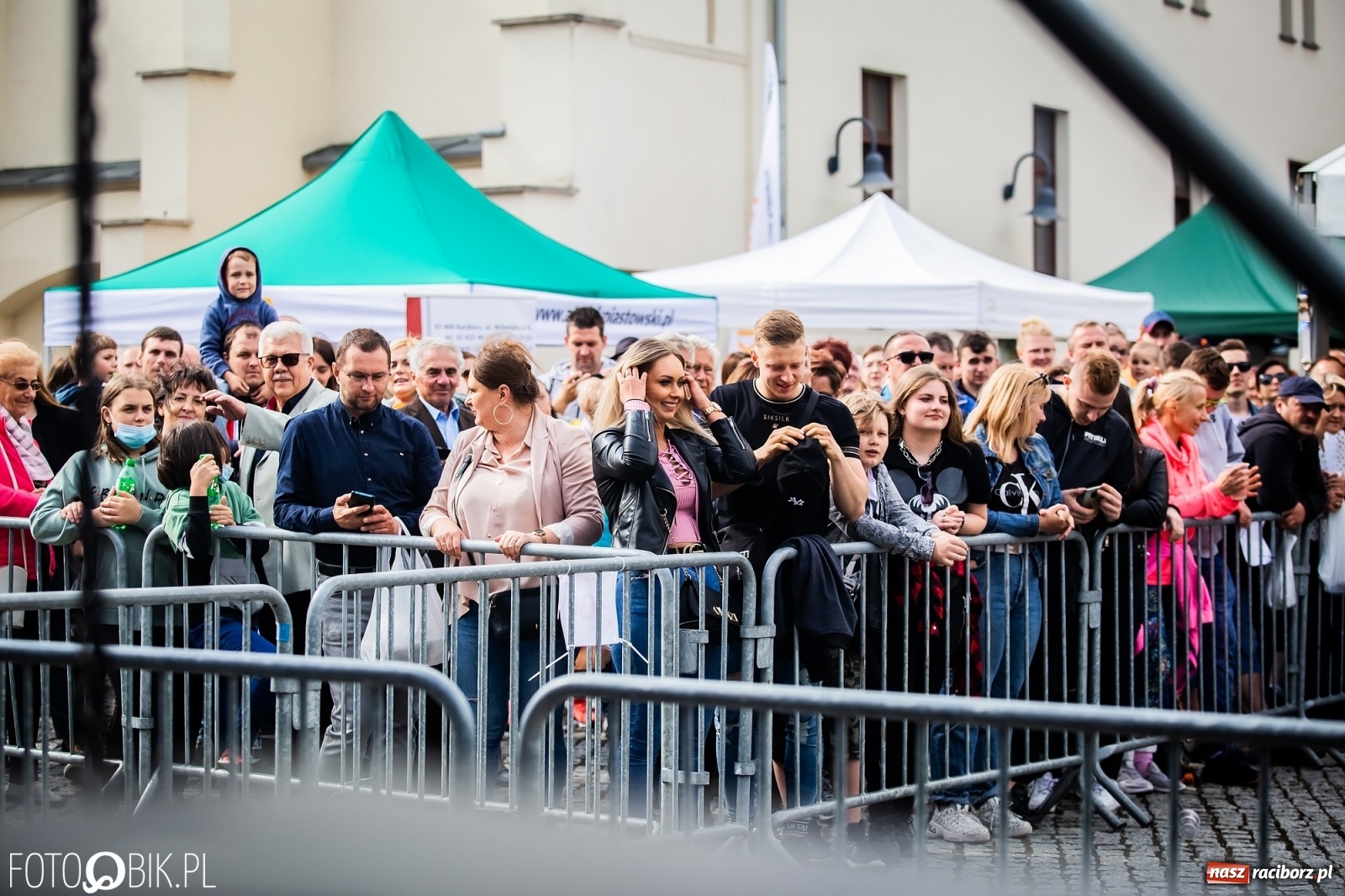 Zdjęcie w galerii na portalu naszraciborz.pl: Zee Zee Woo i VIDEO na zamkowej scenie wiadomości z regionu
