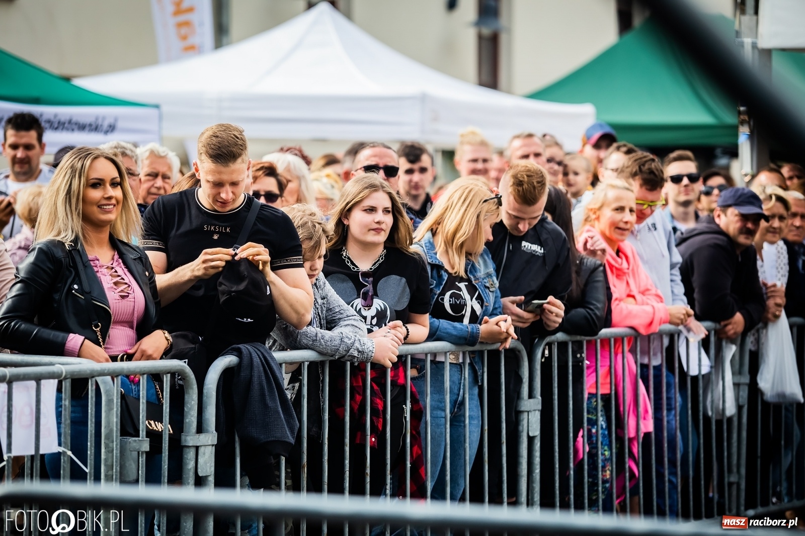 Zdjęcie w galerii na portalu naszraciborz.pl: Zee Zee Woo i VIDEO na zamkowej scenie wiadomości z regionu