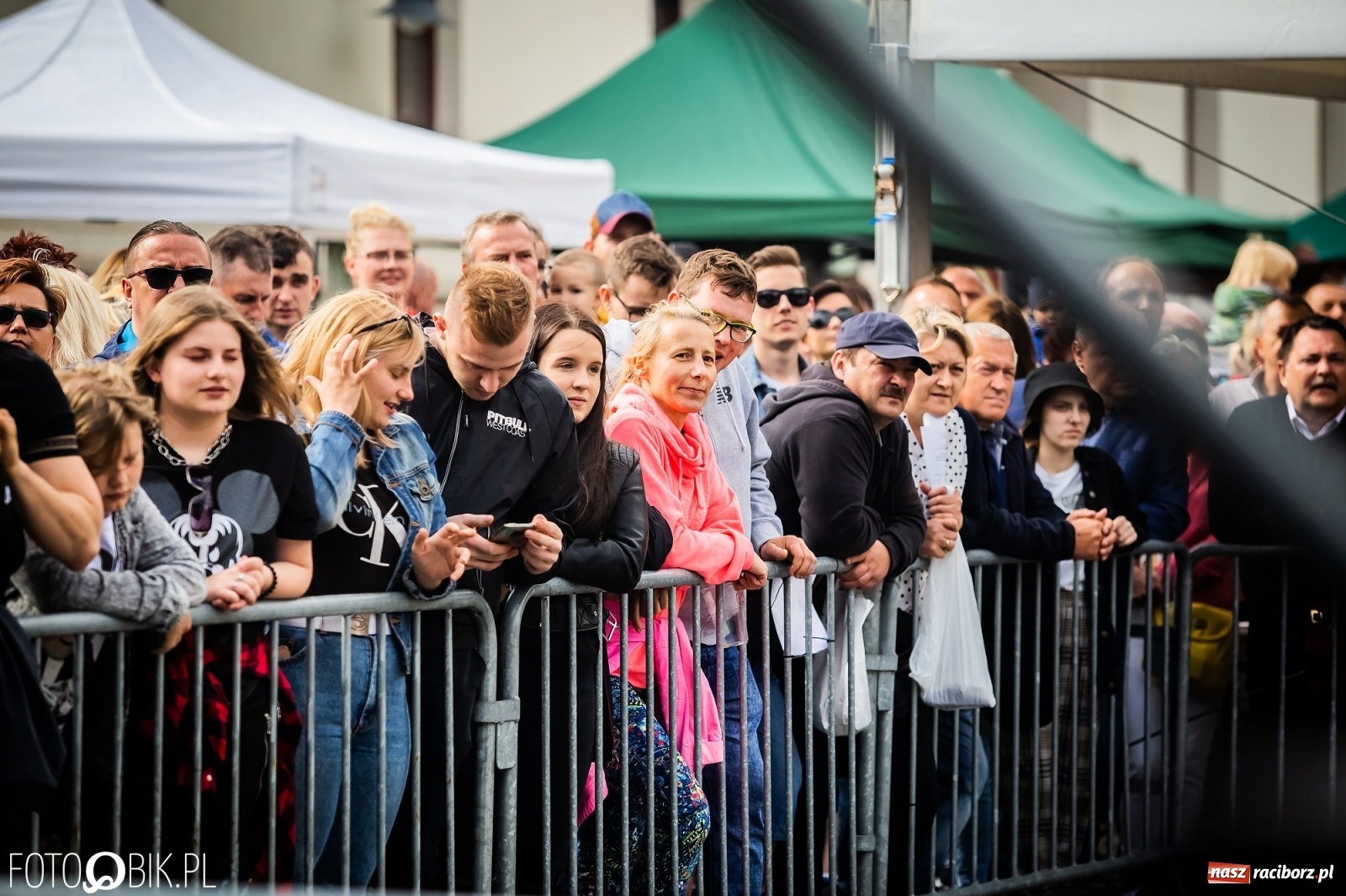 Zdjęcie w galerii na portalu naszraciborz.pl: Zee Zee Woo i VIDEO na zamkowej scenie wiadomości z regionu