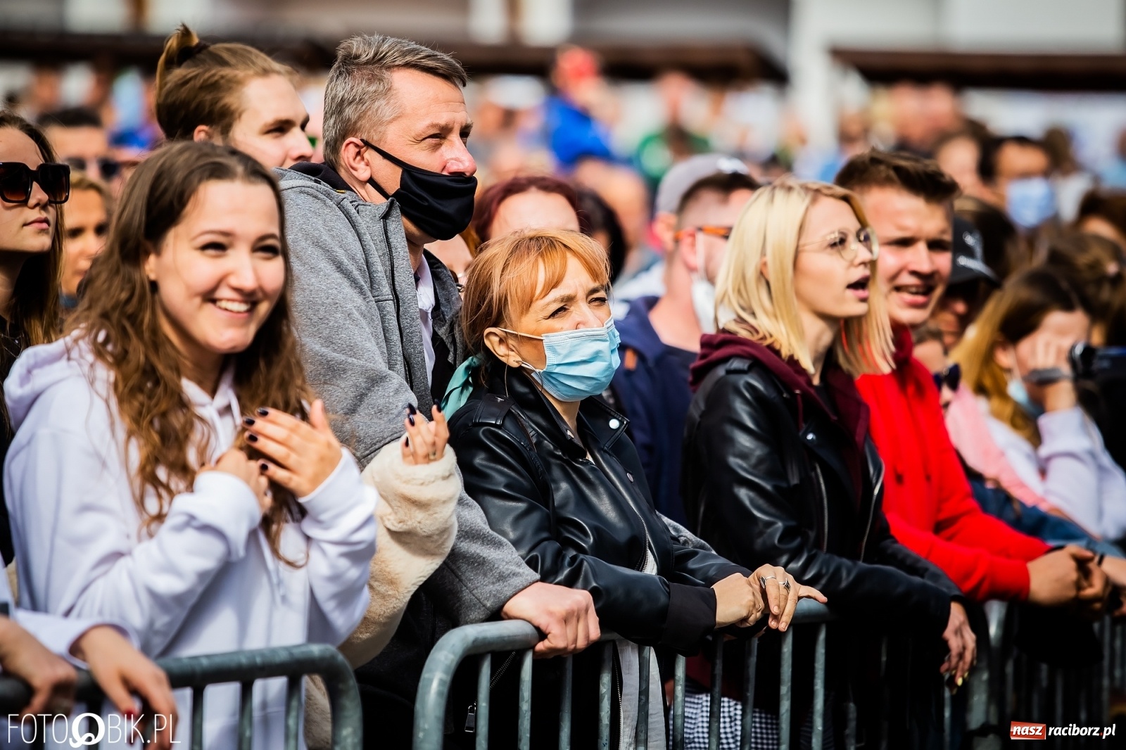 Zdjęcie w galerii na portalu naszraciborz.pl: Zee Zee Woo i VIDEO na zamkowej scenie wiadomości z regionu