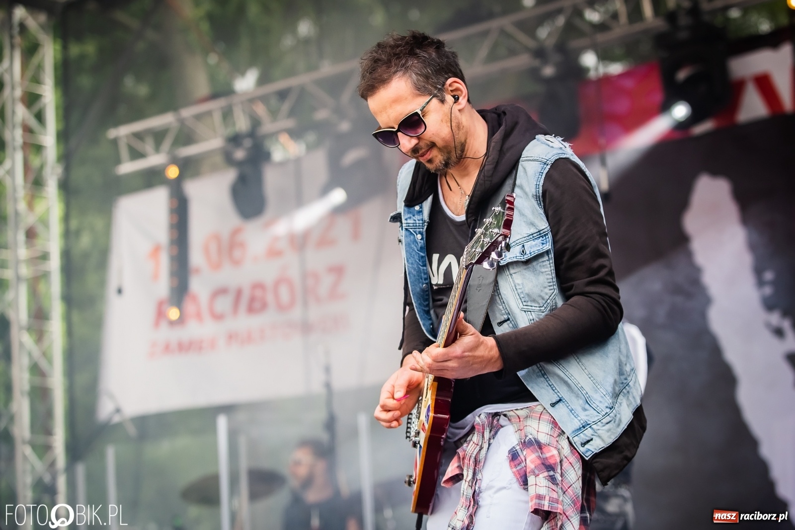 Zdjęcie w galerii na portalu naszraciborz.pl: Zee Zee Woo i VIDEO na zamkowej scenie wiadomości z regionu