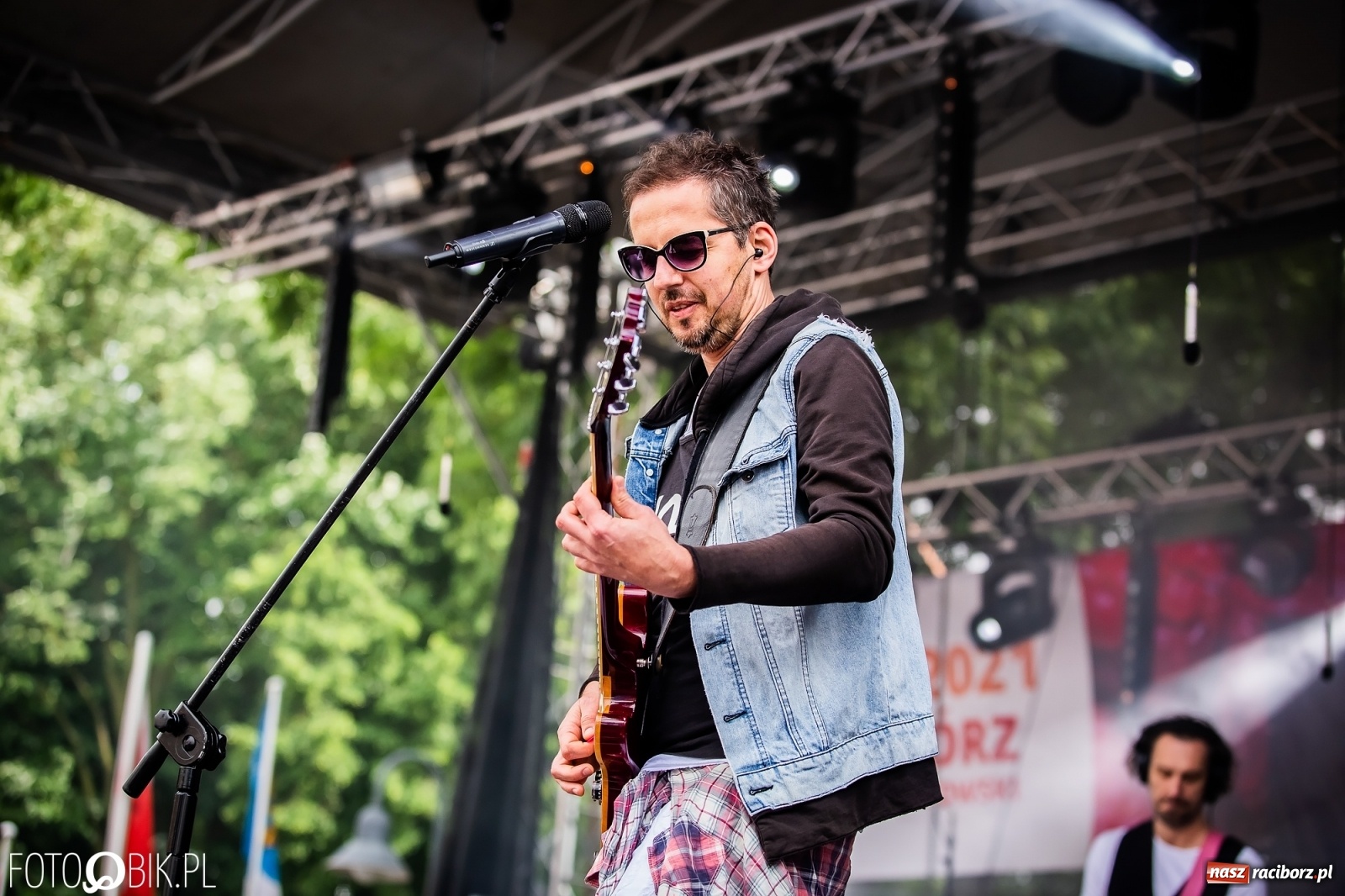 Zdjęcie w galerii na portalu naszraciborz.pl: Zee Zee Woo i VIDEO na zamkowej scenie wiadomości z regionu