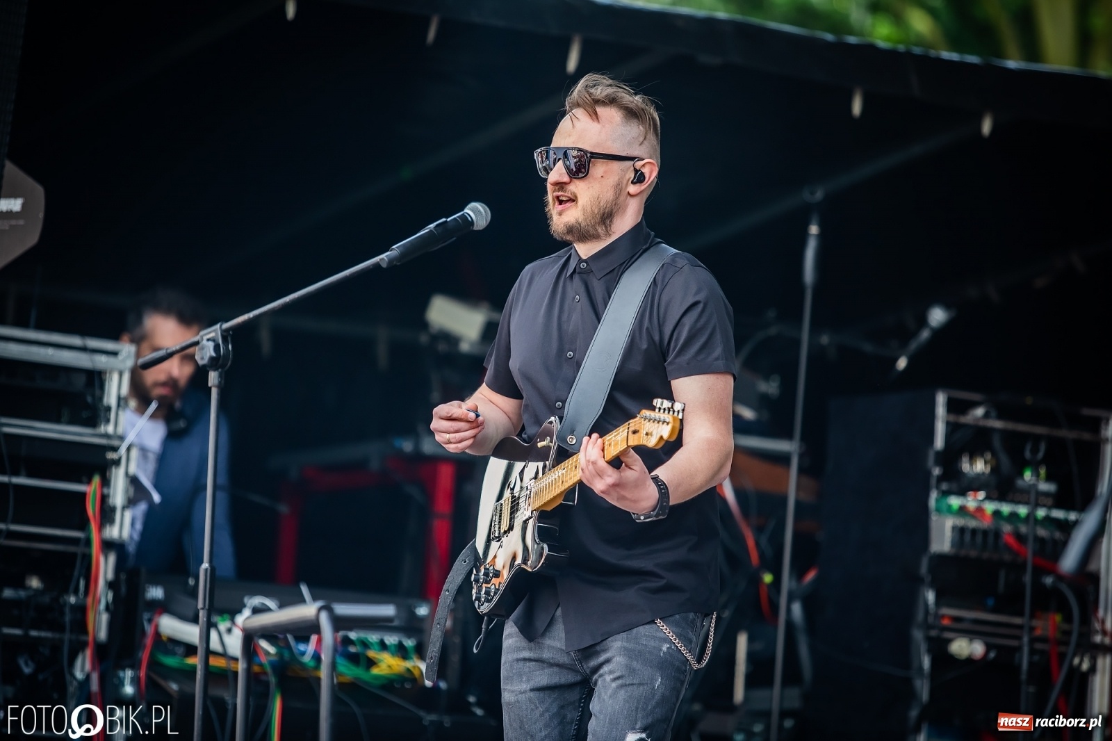 Zdjęcie w galerii na portalu naszraciborz.pl: Zee Zee Woo i VIDEO na zamkowej scenie wiadomości z regionu