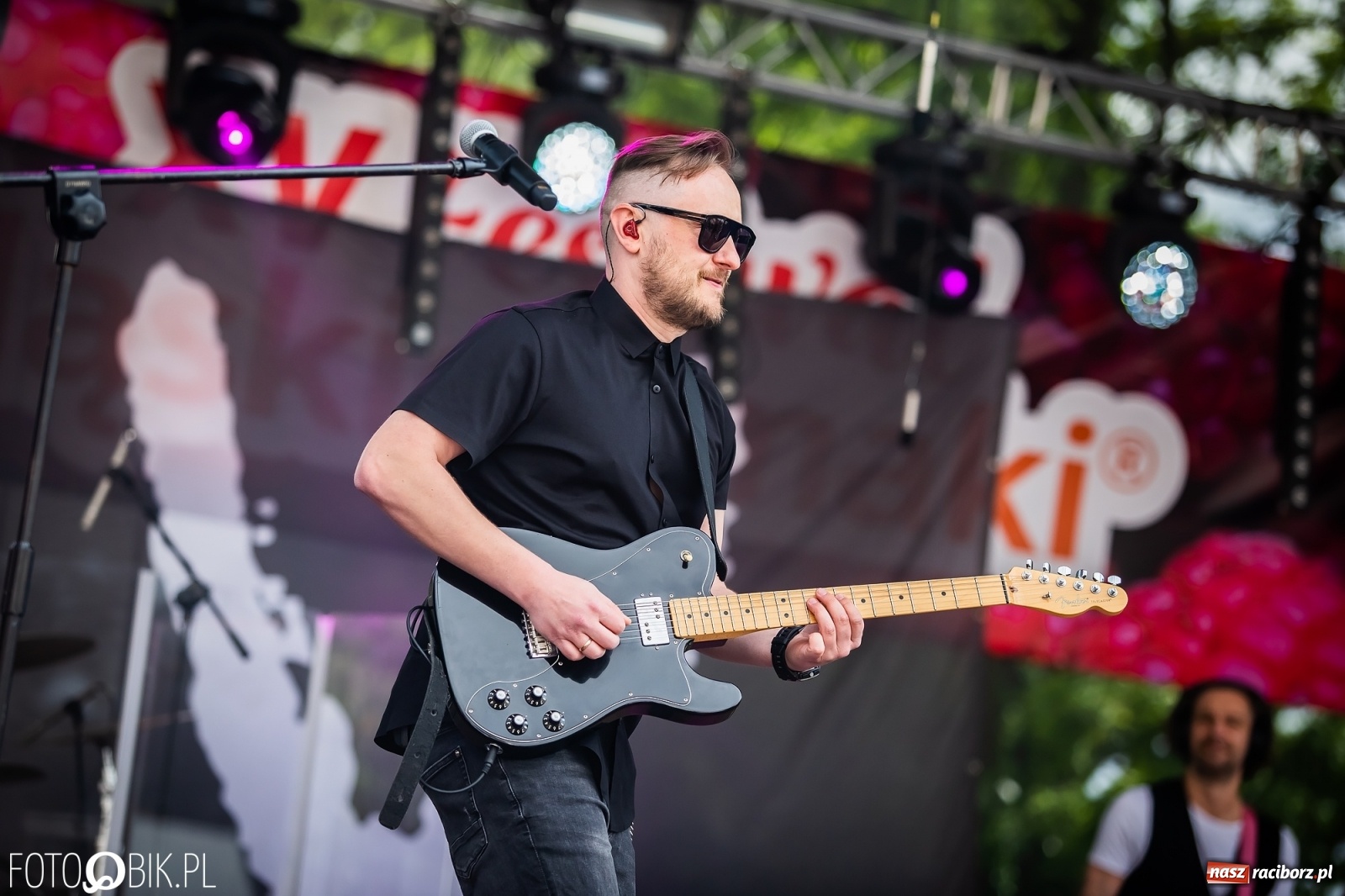 Zdjęcie w galerii na portalu naszraciborz.pl: Zee Zee Woo i VIDEO na zamkowej scenie wiadomości z regionu