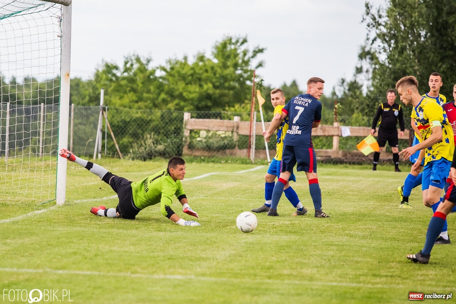 Zdjęcie w galerii na portalu naszraciborz.pl: A klasa. Fatalna passa Brzezia trwa [FOTO] wiadomości z regionu
