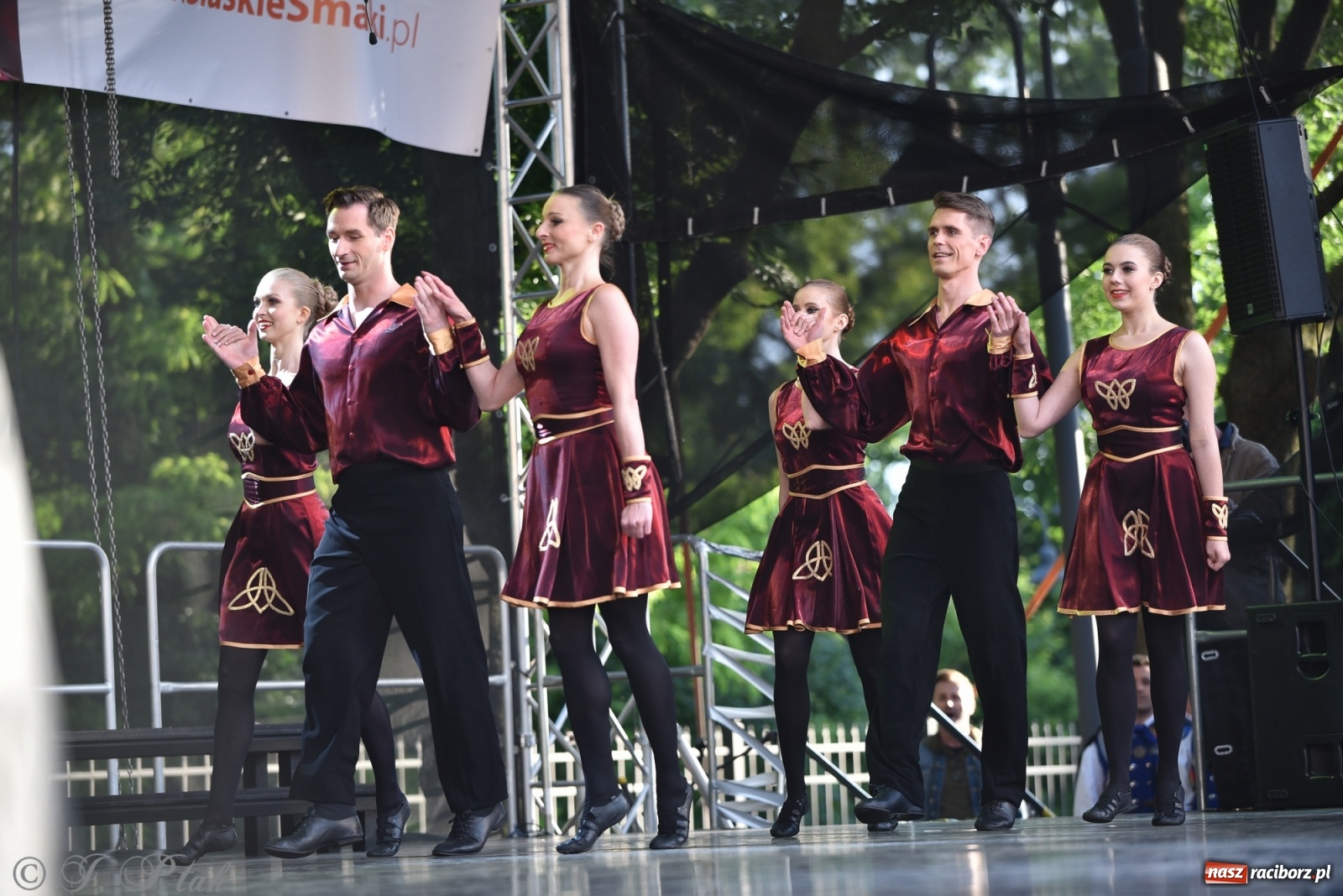 Zdjęcie w galerii na portalu naszraciborz.pl: Śląsk zabrał raciborzan w muzyczno-taneczną podróż po świecie wiadomości z regionu