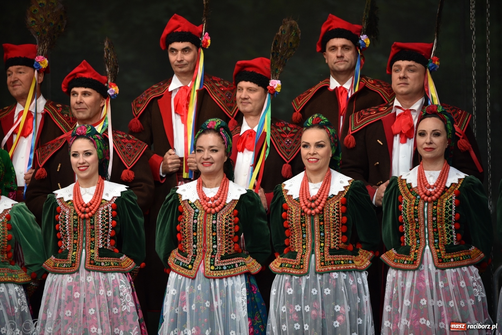 Zdjęcie w galerii na portalu naszraciborz.pl: Śląsk zabrał raciborzan w muzyczno-taneczną podróż po świecie wiadomości z regionu