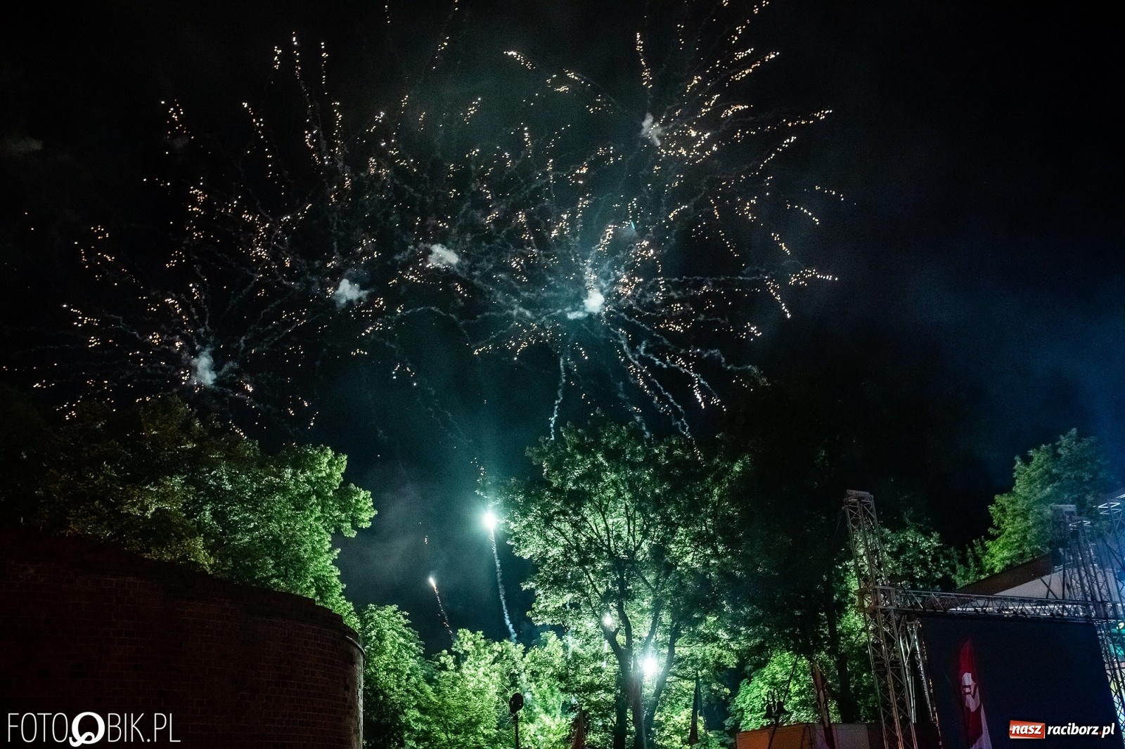 Zdjęcie w galerii na portalu naszraciborz.pl: Pokaz laserów i fajerwerków na zamku [FOTO i WIDEO] wiadomości z regionu