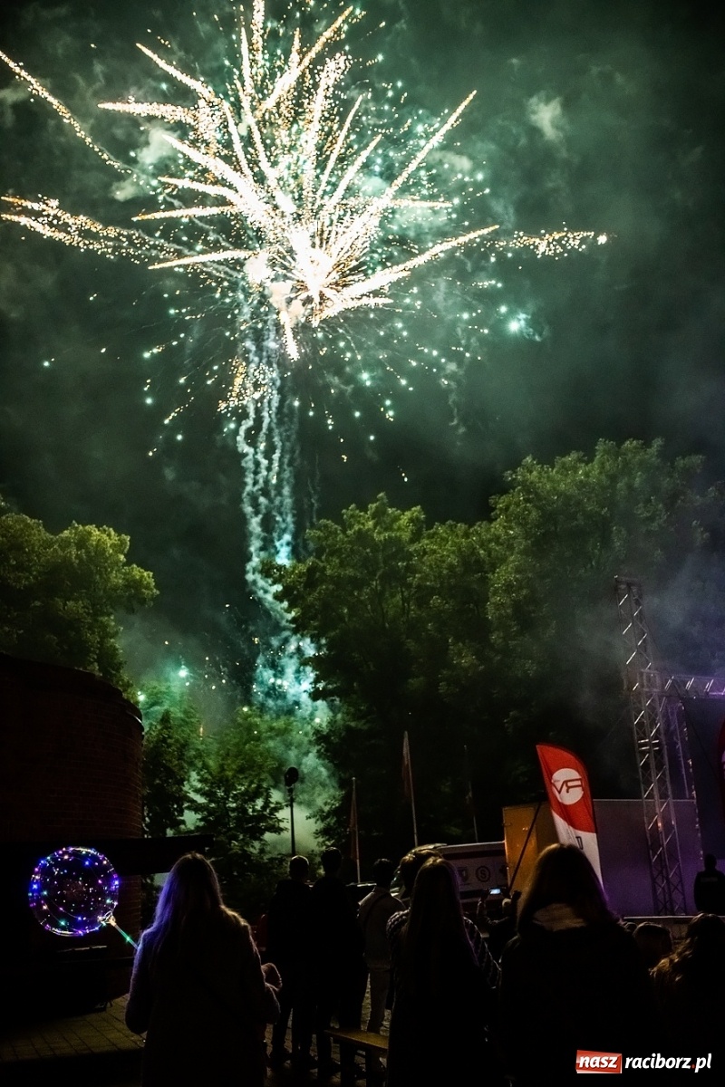 Zdjęcie w galerii na portalu naszraciborz.pl: Pokaz laserów i fajerwerków na zamku [FOTO i WIDEO] wiadomości z regionu