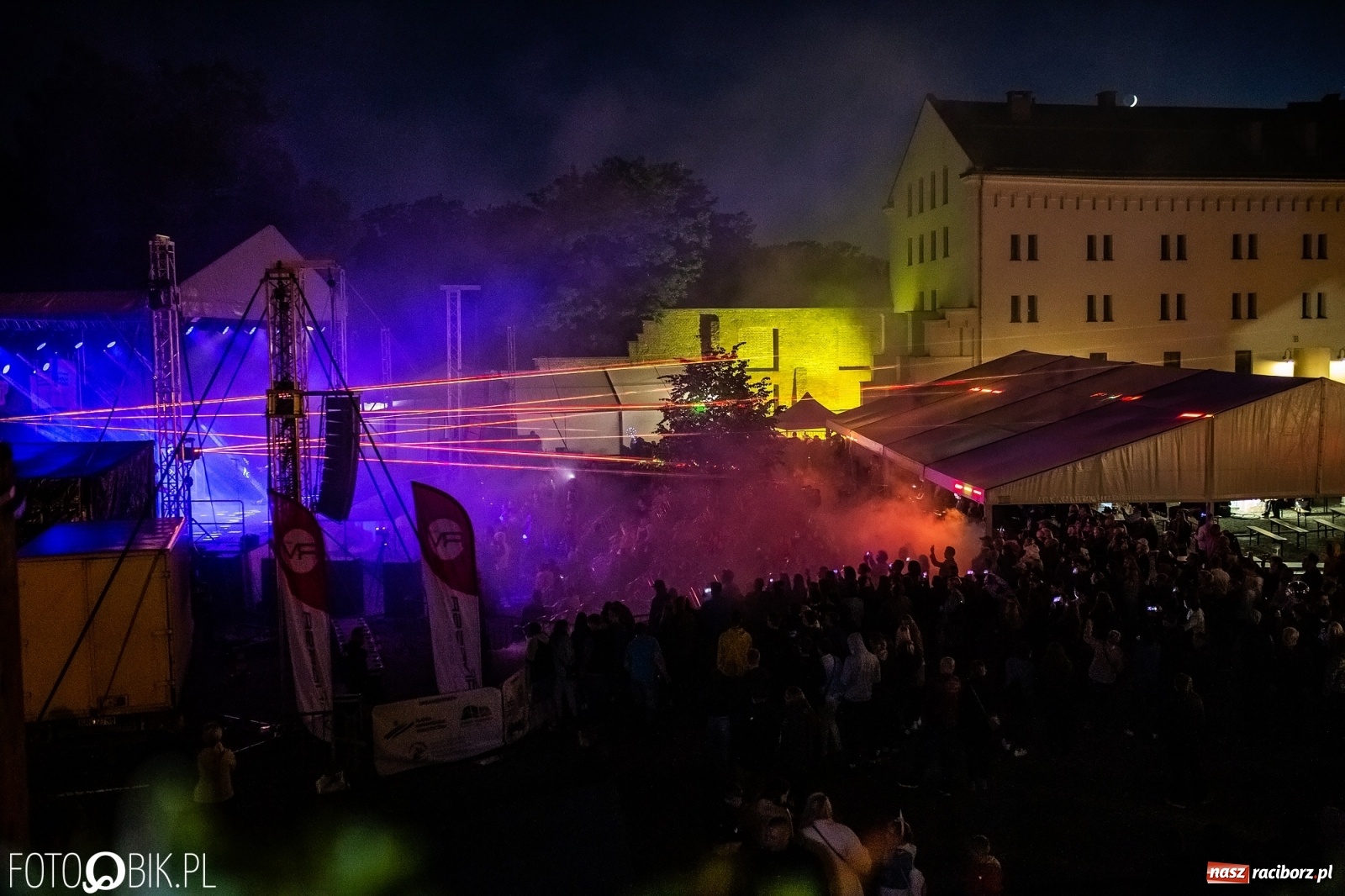 Zdjęcie w galerii na portalu naszraciborz.pl: Pokaz laserów i fajerwerków na zamku [FOTO i WIDEO] wiadomości z regionu