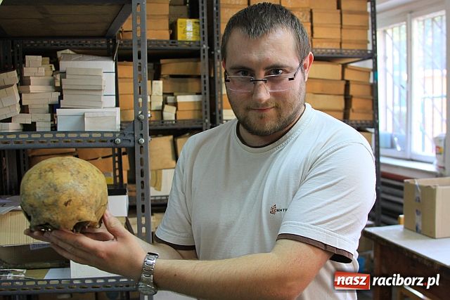 Zdjęcie w galerii na portalu naszraciborz.pl: Szkielet służył za pomoc w szkole? wiadomości z regionu