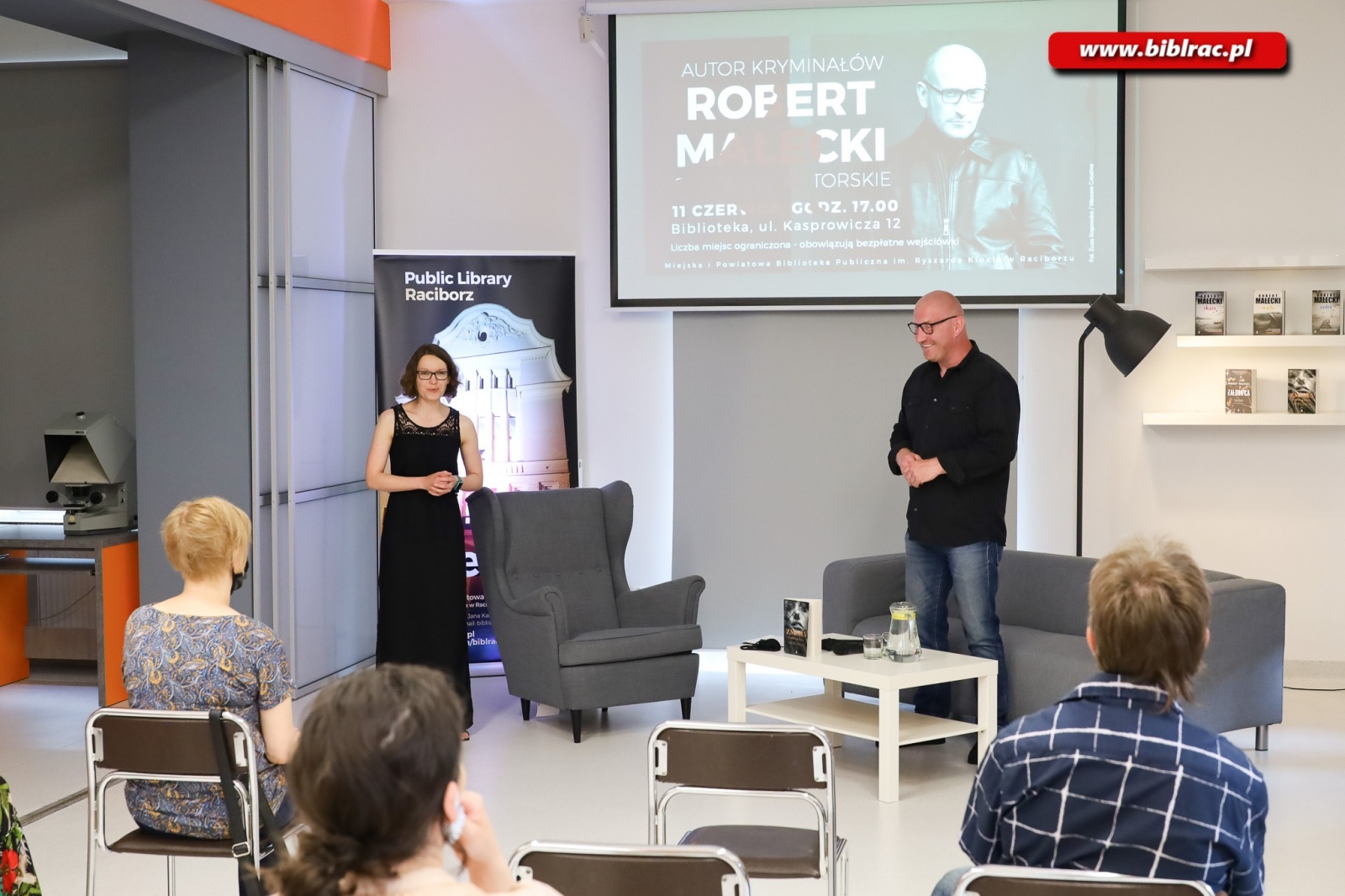 Zdjęcie w galerii na portalu naszraciborz.pl: Robert Małecki spotkał się z fanami w raciborskiej bibliotece [FOTO] wiadomości z regionu