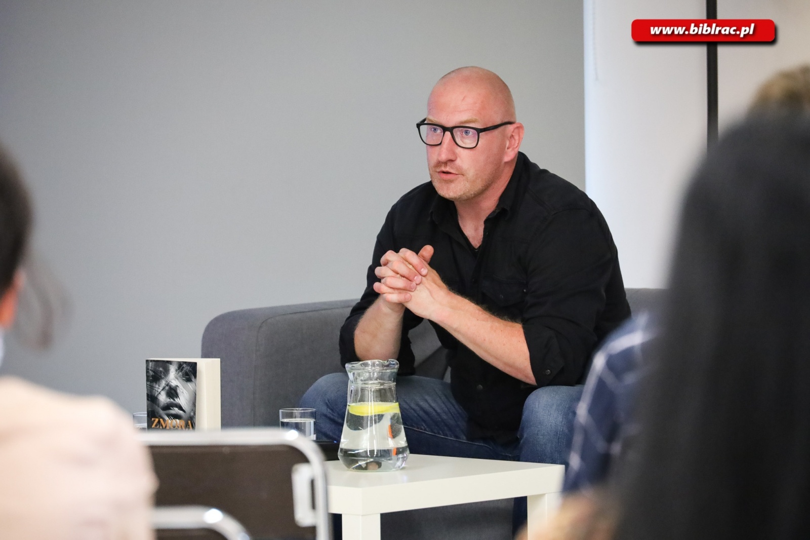 Zdjęcie w galerii na portalu naszraciborz.pl: Robert Małecki spotkał się z fanami w raciborskiej bibliotece [FOTO] wiadomości z regionu