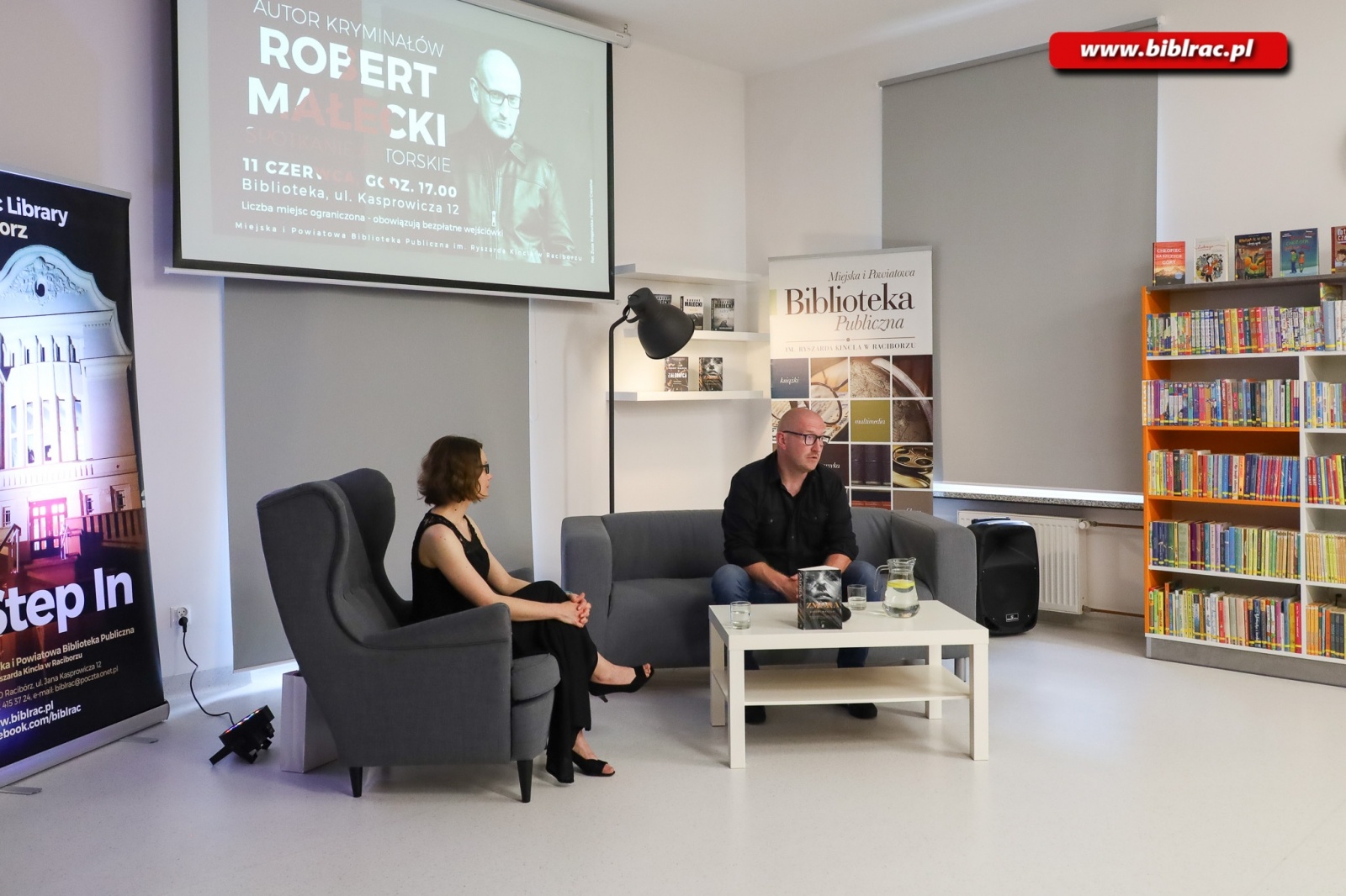 Zdjęcie w galerii na portalu naszraciborz.pl: Robert Małecki spotkał się z fanami w raciborskiej bibliotece [FOTO] wiadomości z regionu