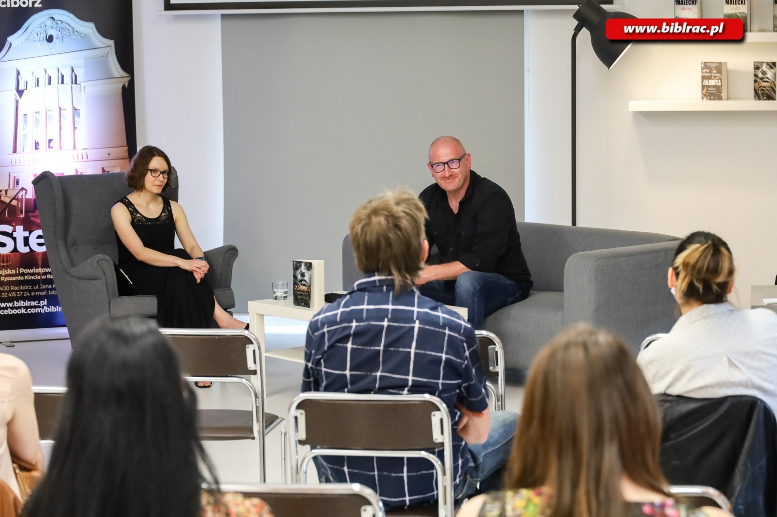 Zdjęcie w galerii na portalu naszraciborz.pl: Robert Małecki spotkał się z fanami w raciborskiej bibliotece [FOTO] wiadomości z regionu