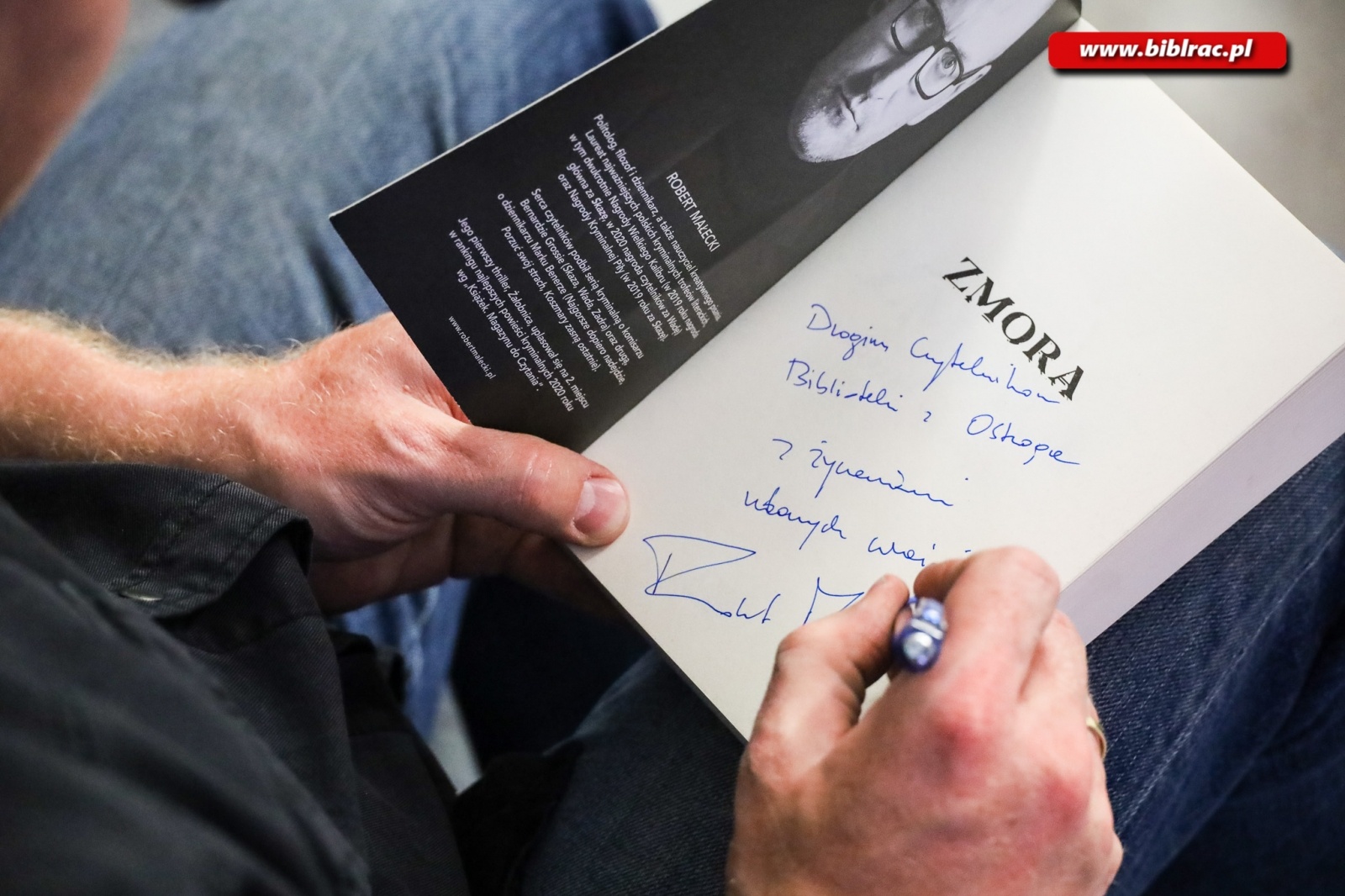 Zdjęcie w galerii na portalu naszraciborz.pl: Robert Małecki spotkał się z fanami w raciborskiej bibliotece [FOTO] wiadomości z regionu
