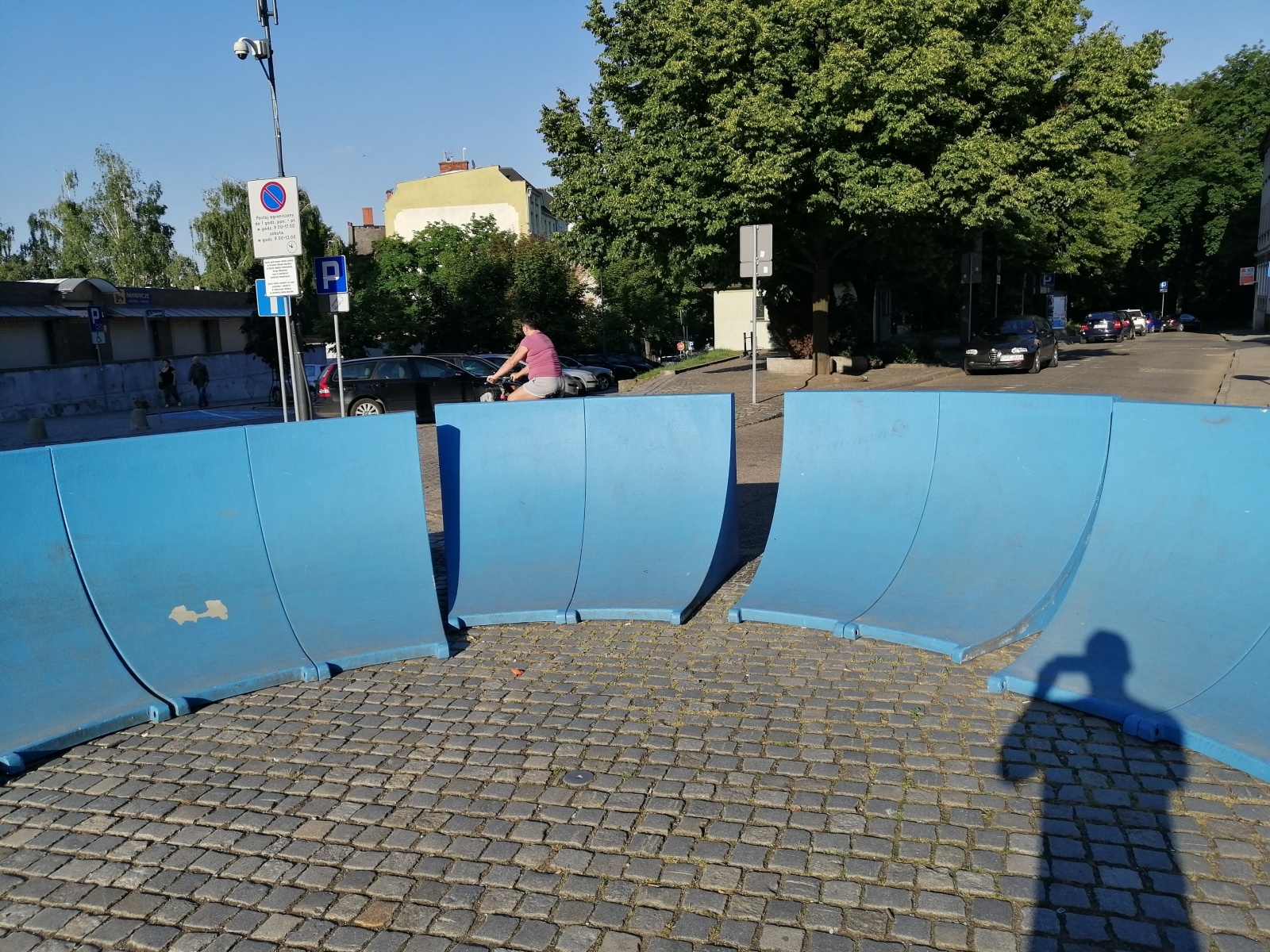 Zdjęcie w galerii na portalu naszraciborz.pl: List do redakcji. Kto odpowiada za tor do jazdy postawiony na rynku obok targowiska? wiadomości z regionu