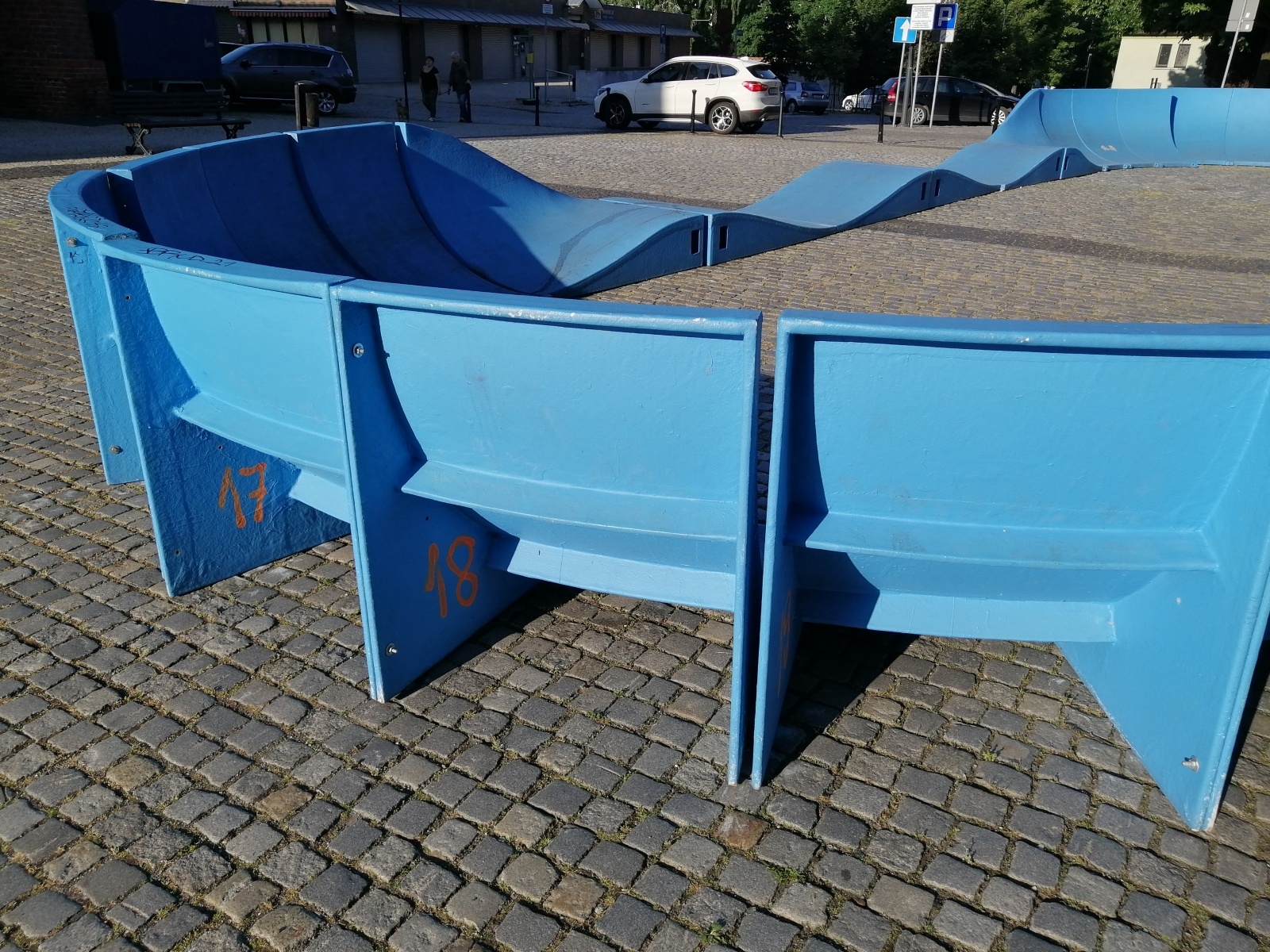 Zdjęcie w galerii na portalu naszraciborz.pl: List do redakcji. Kto odpowiada za tor do jazdy postawiony na rynku obok targowiska? wiadomości z regionu