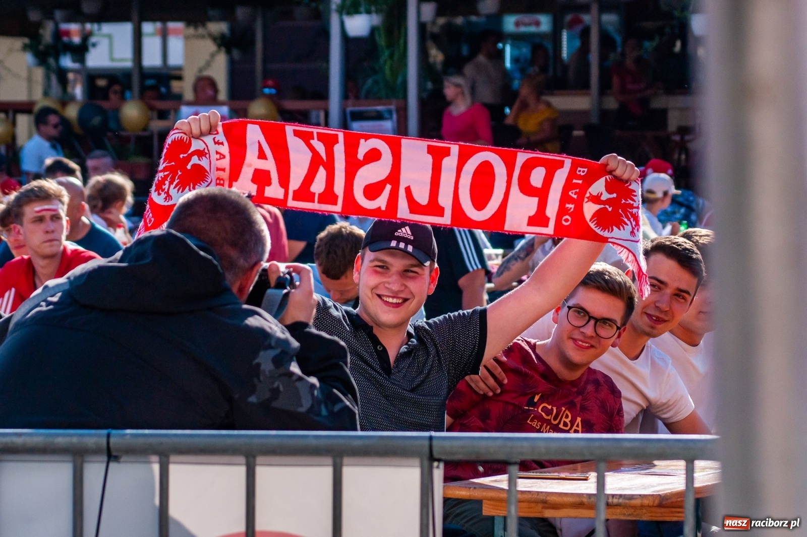Zdjęcie w galerii na portalu naszraciborz.pl: Biało-czerwoni do przodu! Racibórz kibicuje [FOTO i WIDEO] wiadomości z regionu